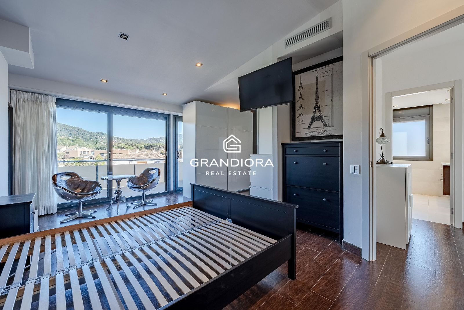 Su nuevo hogar familiar frente al golf de Vallromanes - Imagen 24