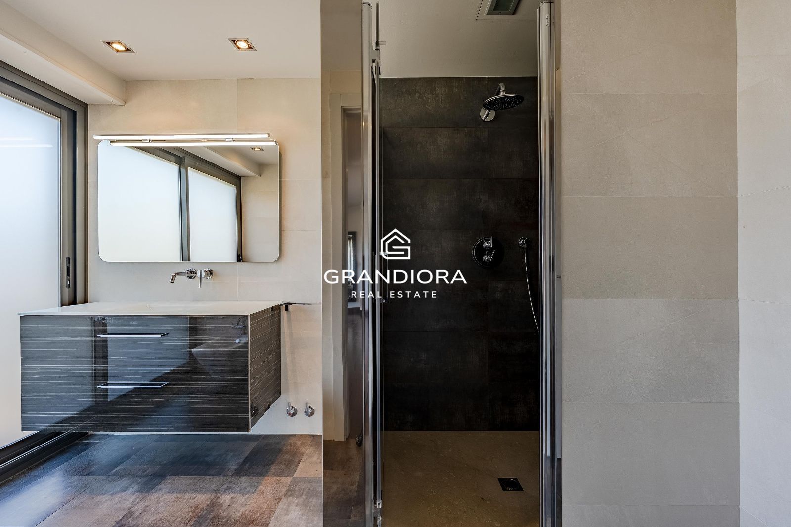 Su nuevo hogar familiar frente al golf de Vallromanes - Imagen 26