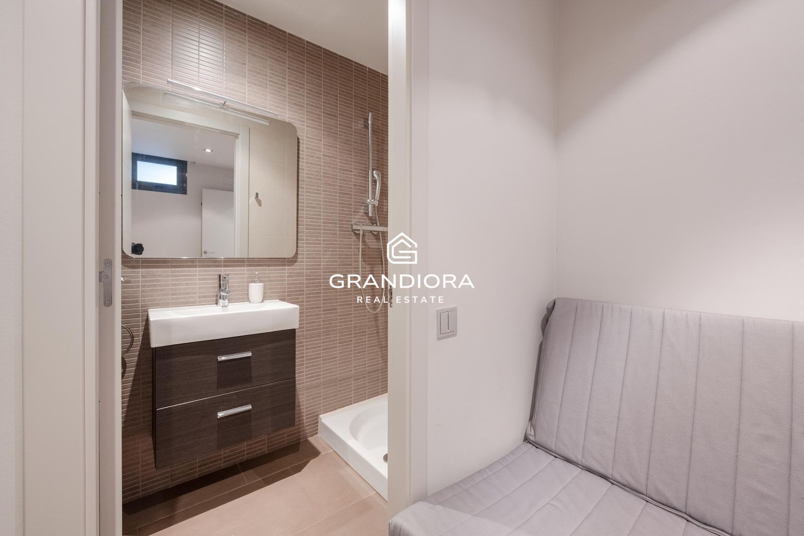 Su nuevo hogar familiar frente al golf de Vallromanes - Imagen 32