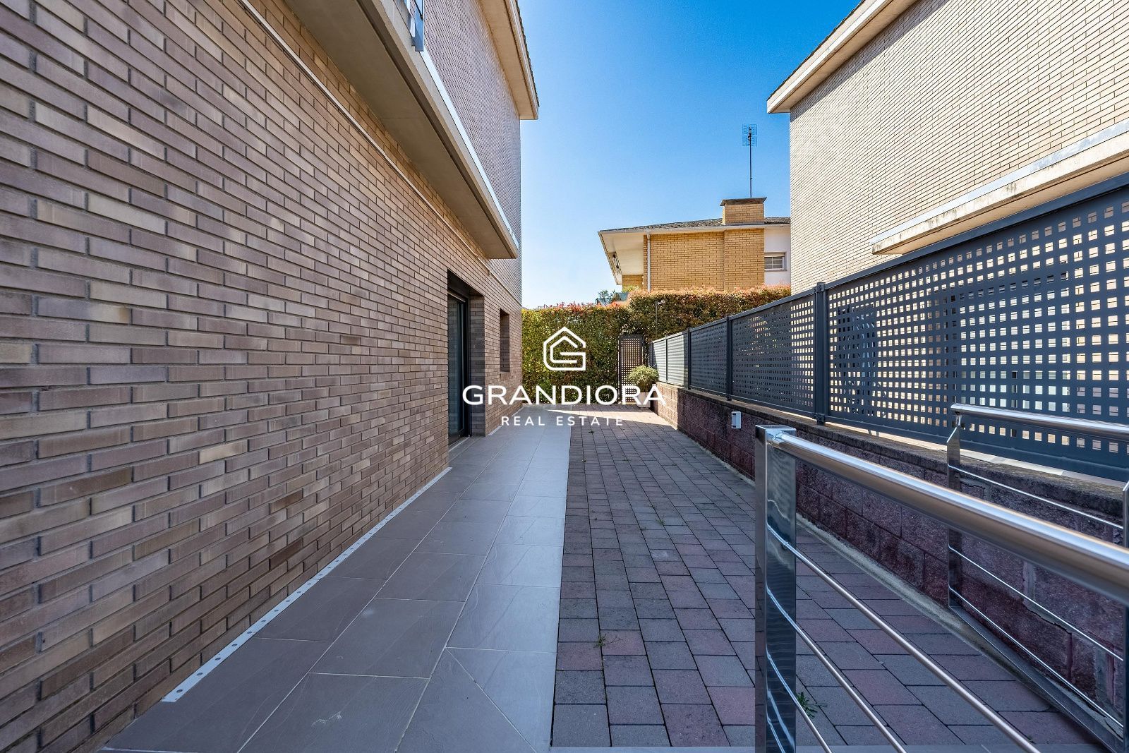 Su nuevo hogar familiar frente al golf de Vallromanes - Imagen 36