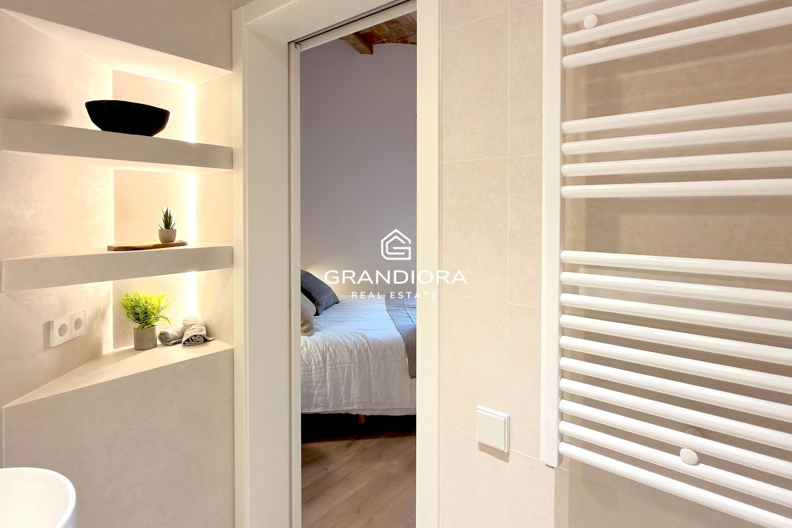 Piso reformado con terraza en Carrer Aribau – Centro de Barcelona - Imagen 11