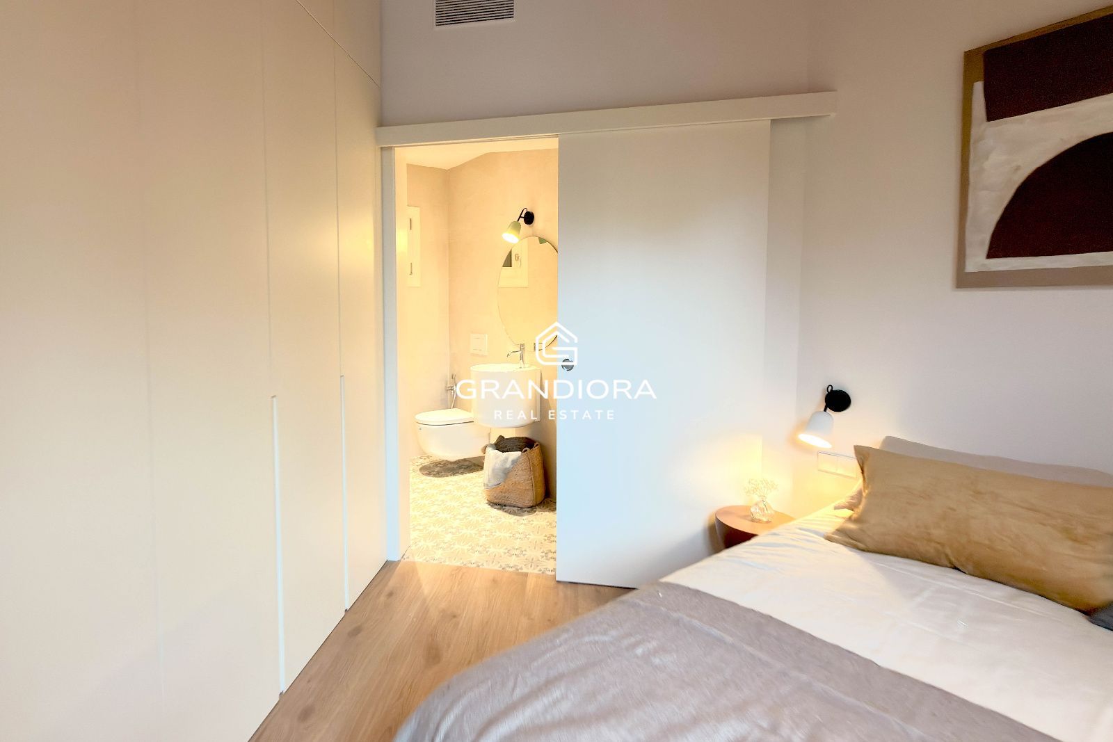 Piso reformado con terraza en Carrer Aribau – Centro de Barcelona - Imagen 24