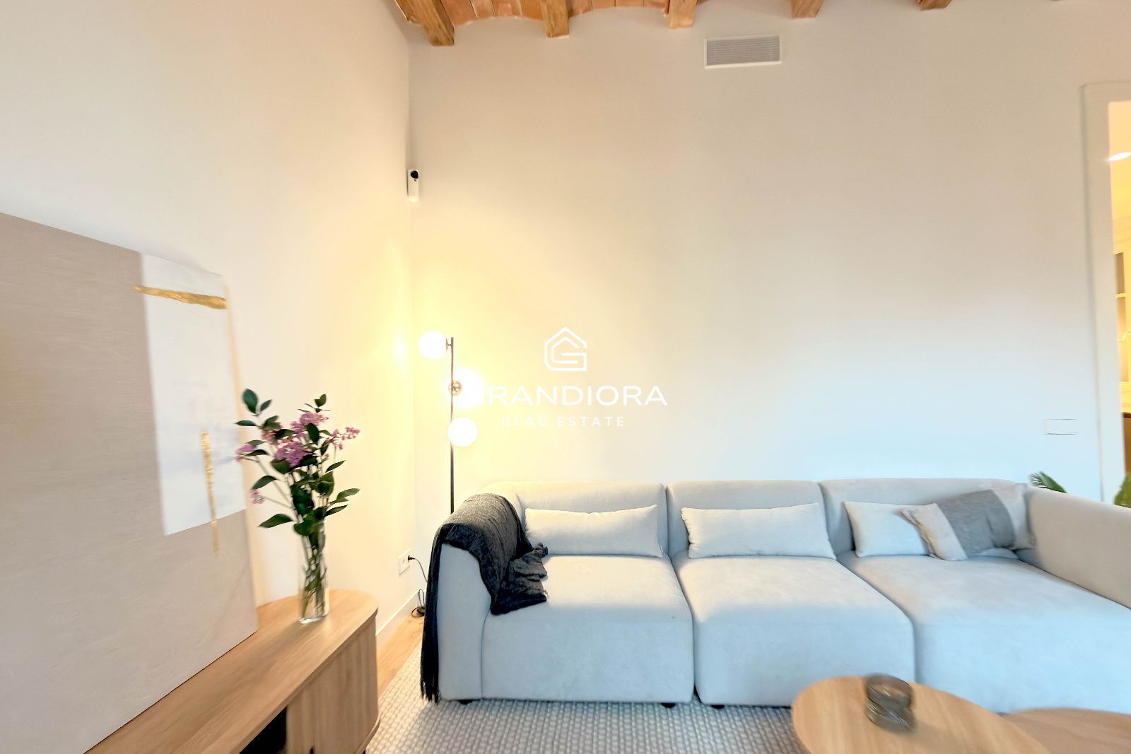 Piso reformado con terraza en Carrer Aribau – Centro de Barcelona - Imagen 8