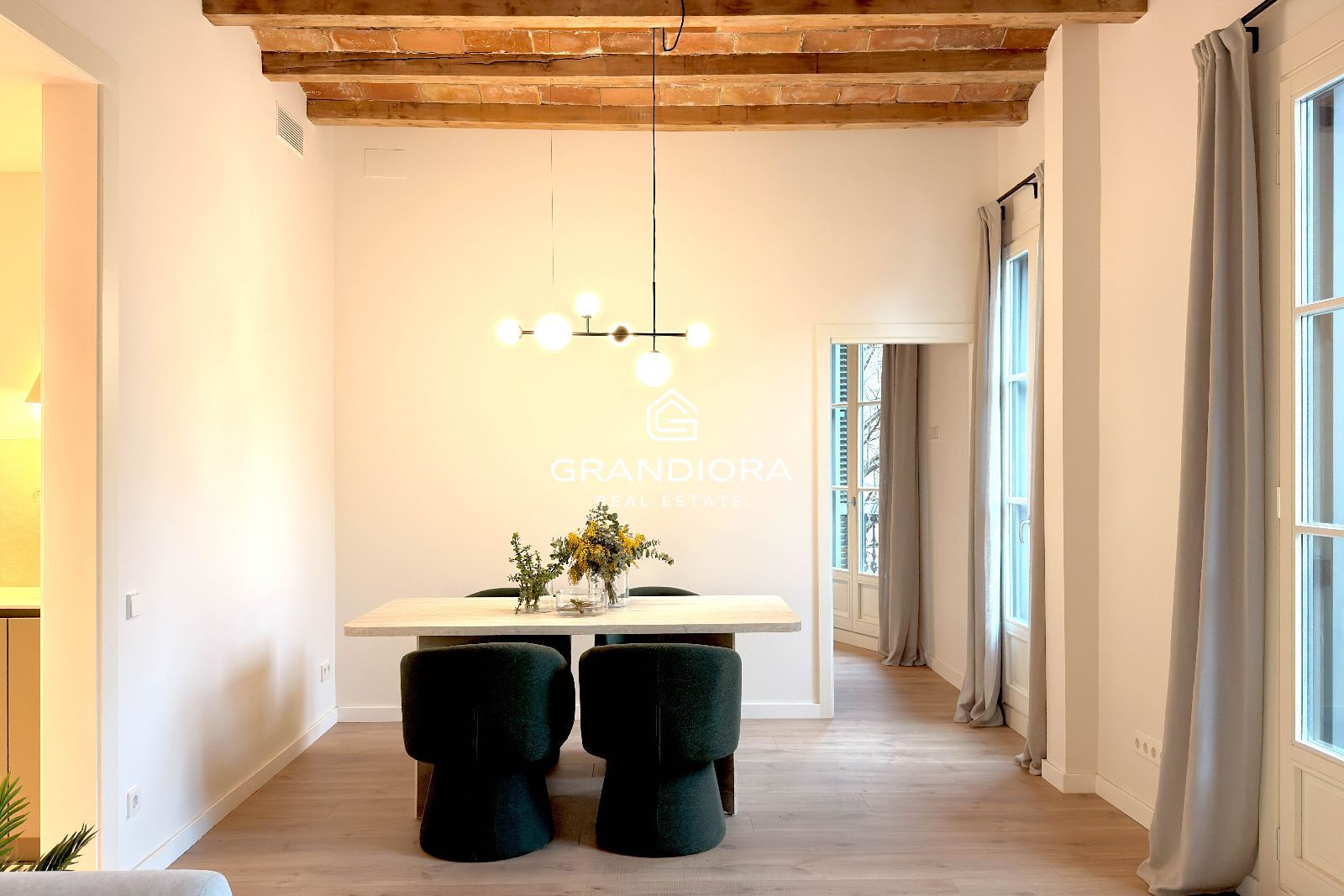 Piso reformado con terraza en Carrer Aribau – Centro de Barcelona - Imagen 10