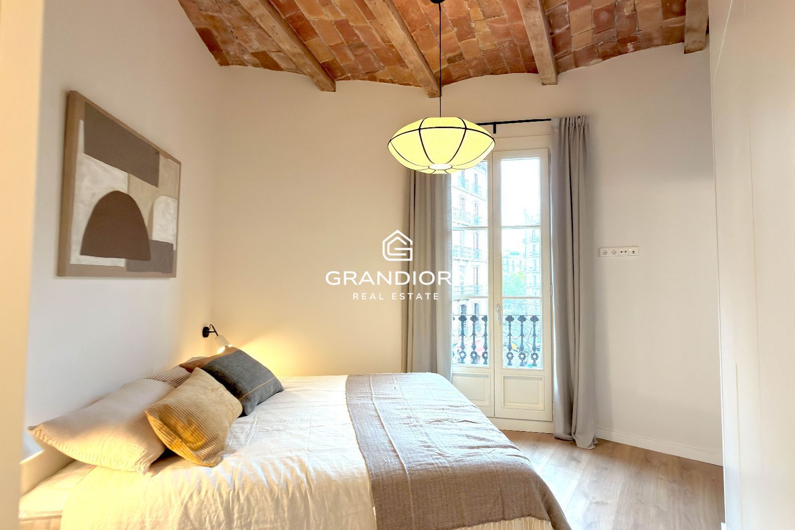 Piso reformado con terraza en Carrer Aribau – Centro de Barcelona - Imagen 22