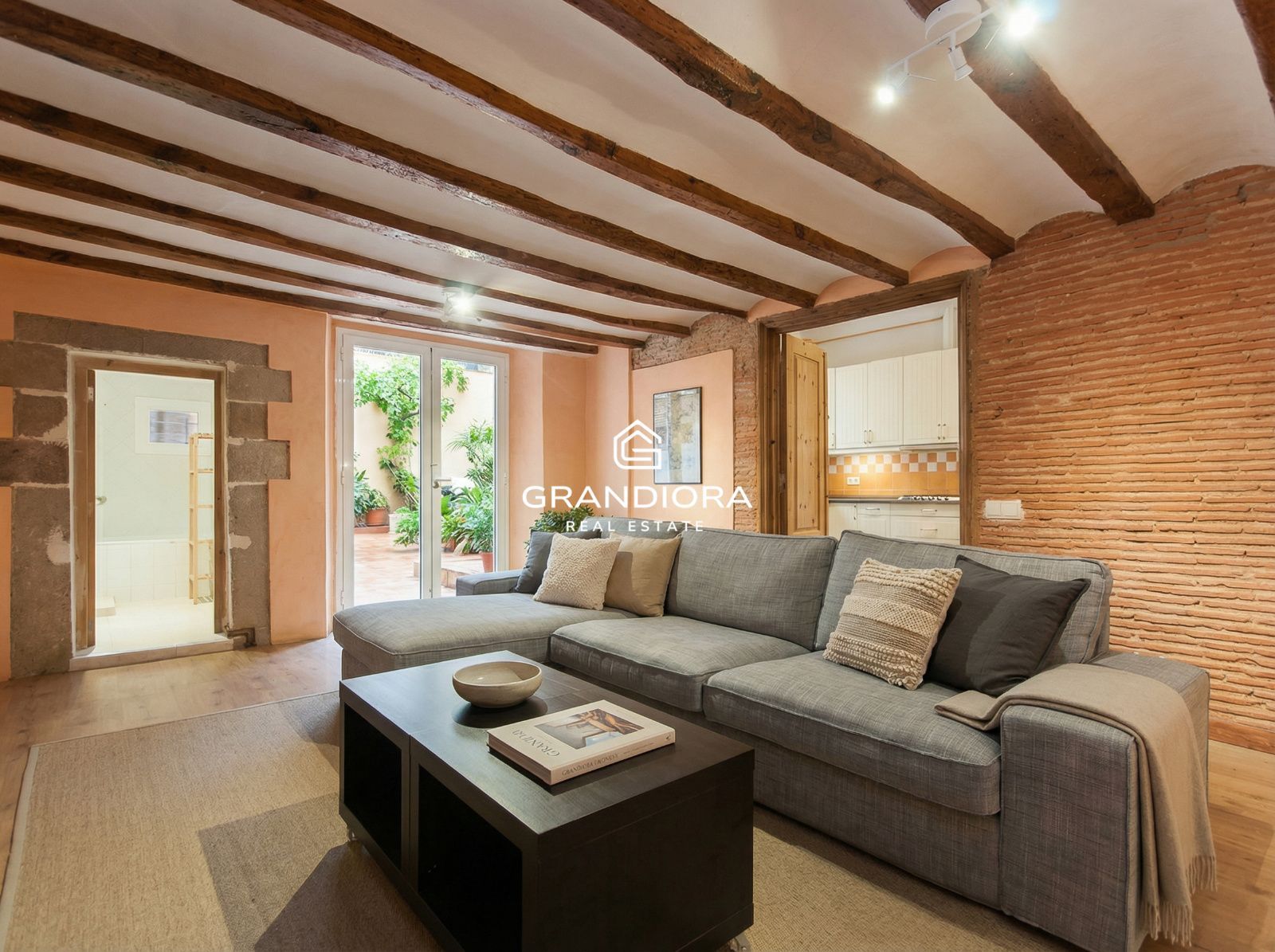 Gótico: 280m² Premium. Techos 5m. Alto Potencial. - Imagen 4