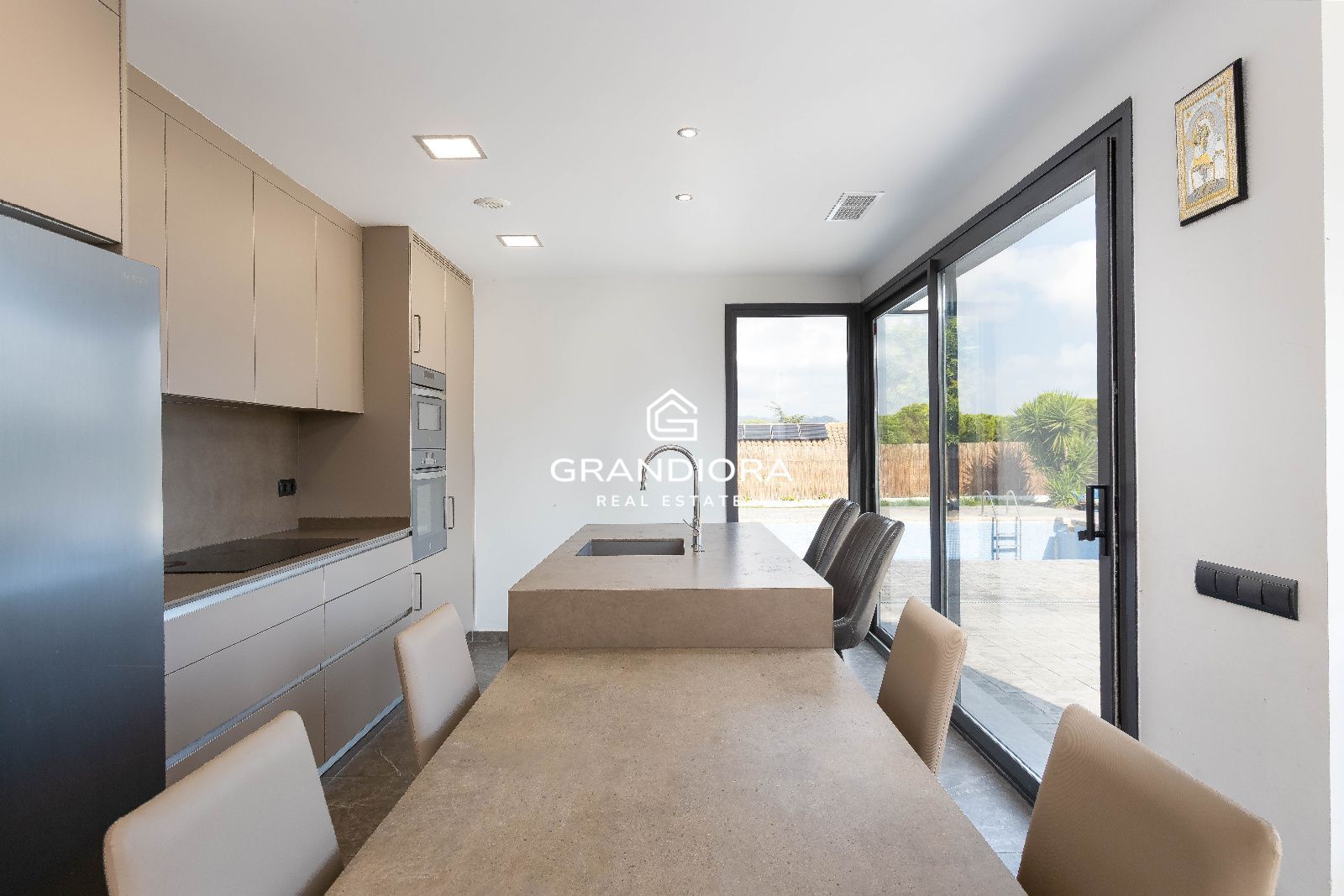 Casa moderna con gran jardín y vistas al mar: Máxima privacidad en Premià de Dalt - Imagen 4