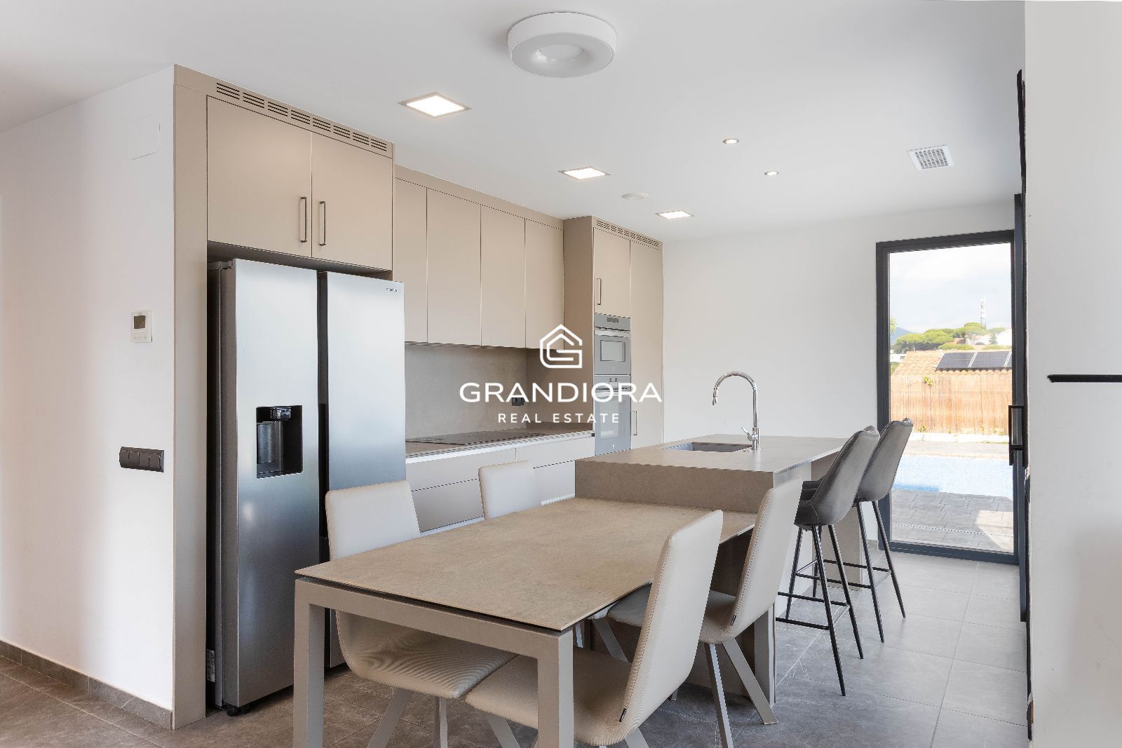 Casa moderna con gran jardín y vistas al mar: Máxima privacidad en Premià de Dalt - Imagen 8