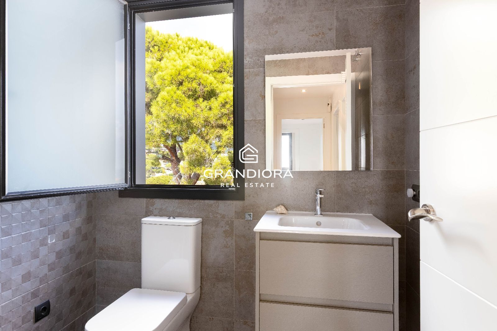 Casa moderna con gran jardín y vistas al mar: Máxima privacidad en Premià de Dalt - Imagen 10