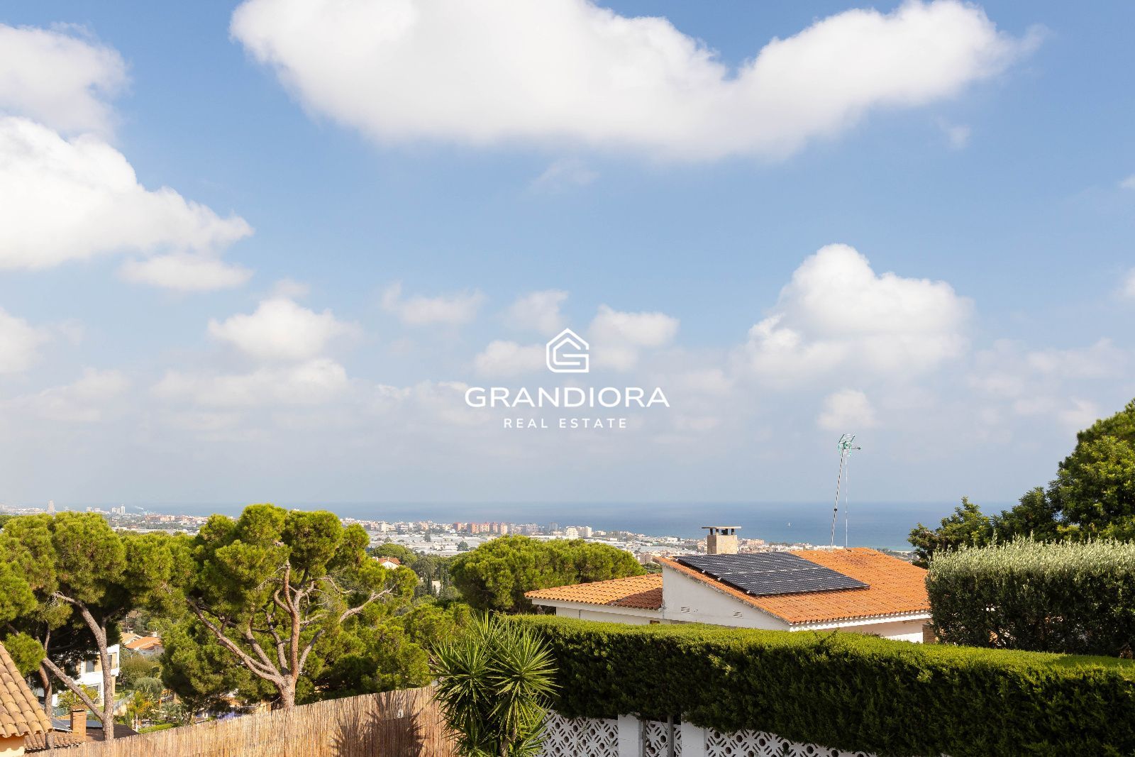 Casa moderna con gran jardín y vistas al mar: Máxima privacidad en Premià de Dalt - Imagen 2