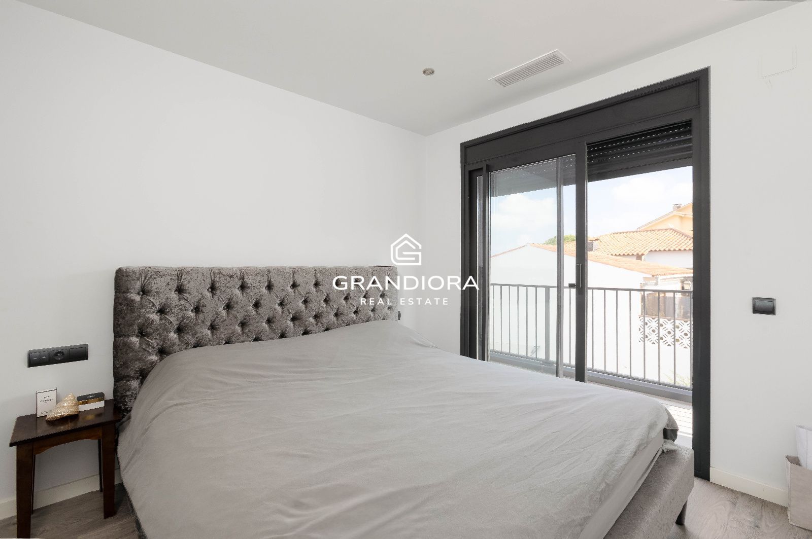 Casa moderna con gran jardín y vistas al mar: Máxima privacidad en Premià de Dalt - Imagen 12