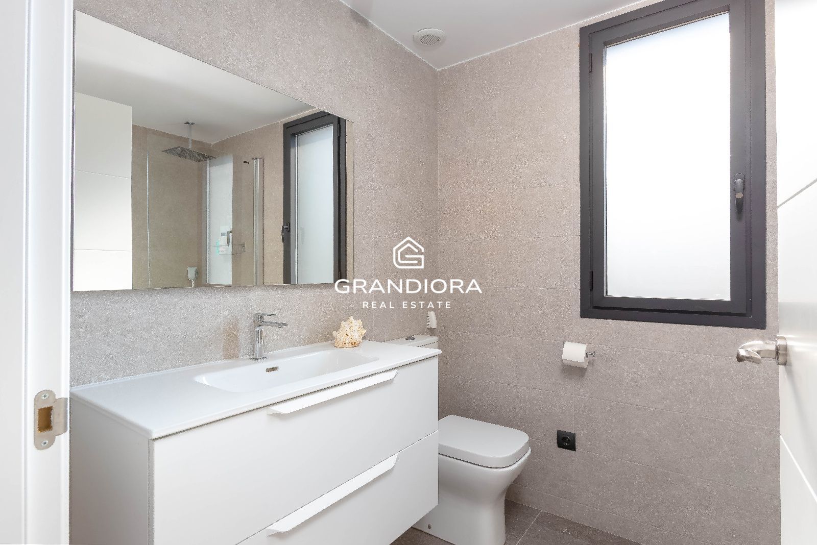 Casa moderna con gran jardín y vistas al mar: Máxima privacidad en Premià de Dalt - Imagen 15