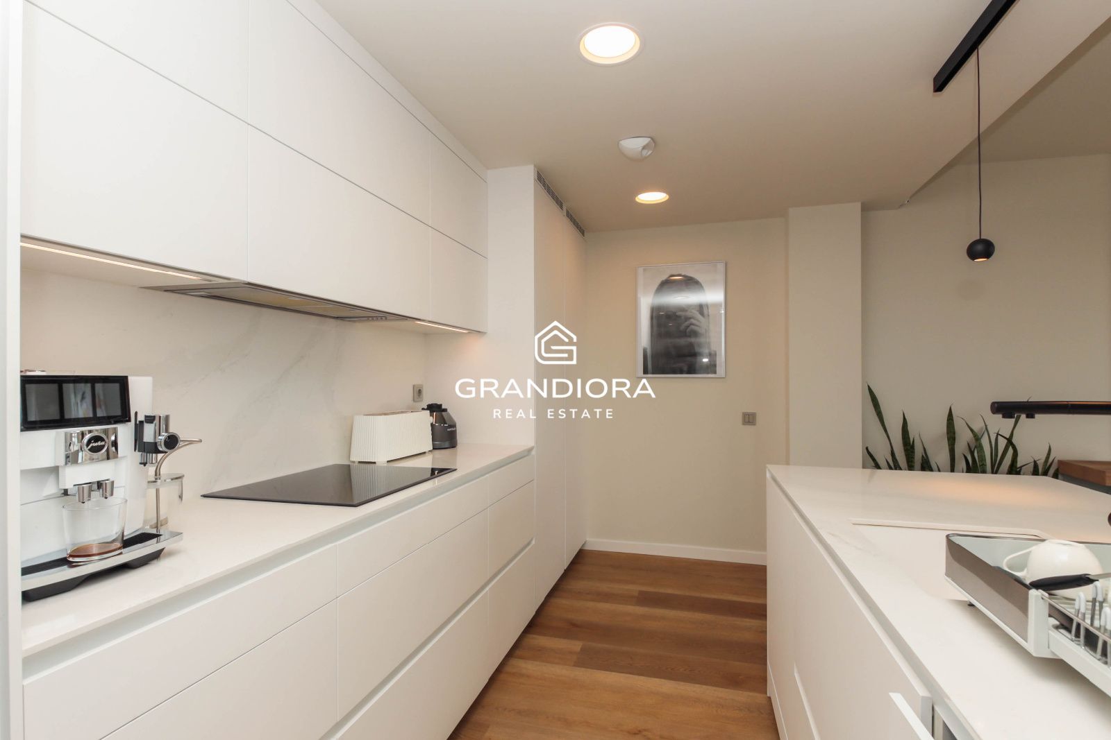 Ático Contemporáneo con Terraza de 40 m² y Vistas al Mediterráneo en La Plana, Sitges - Imagen 6
