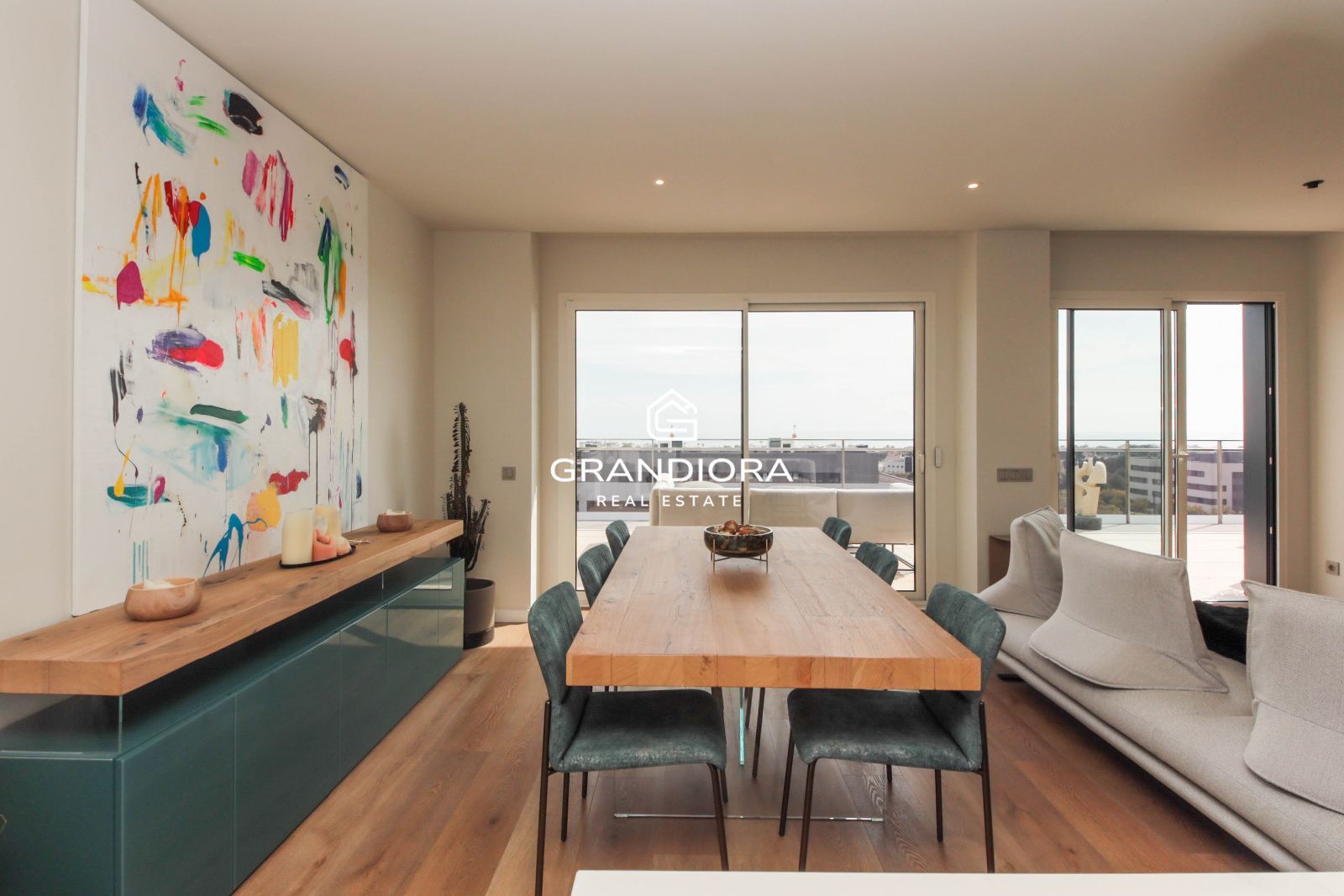 Ático Contemporáneo con Terraza de 40 m² y Vistas al Mediterráneo en La Plana, Sitges - Imagen 7