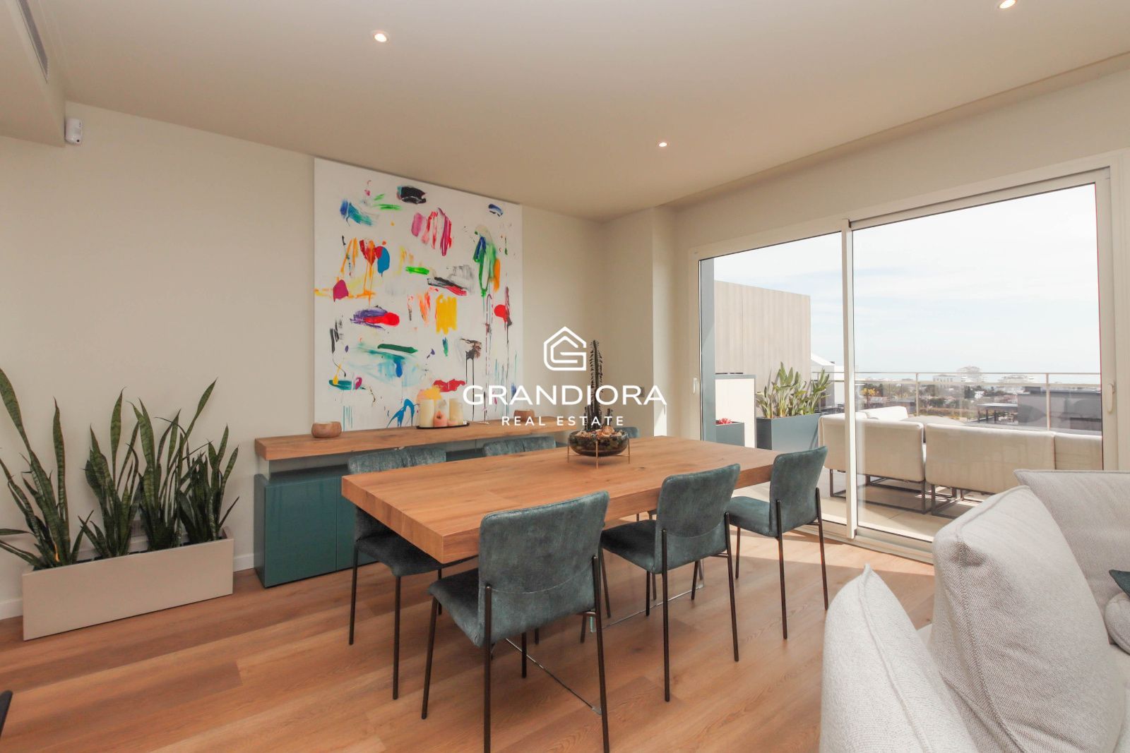 Ático Contemporáneo con Terraza de 40 m² y Vistas al Mediterráneo en La Plana, Sitges - Imagen 8