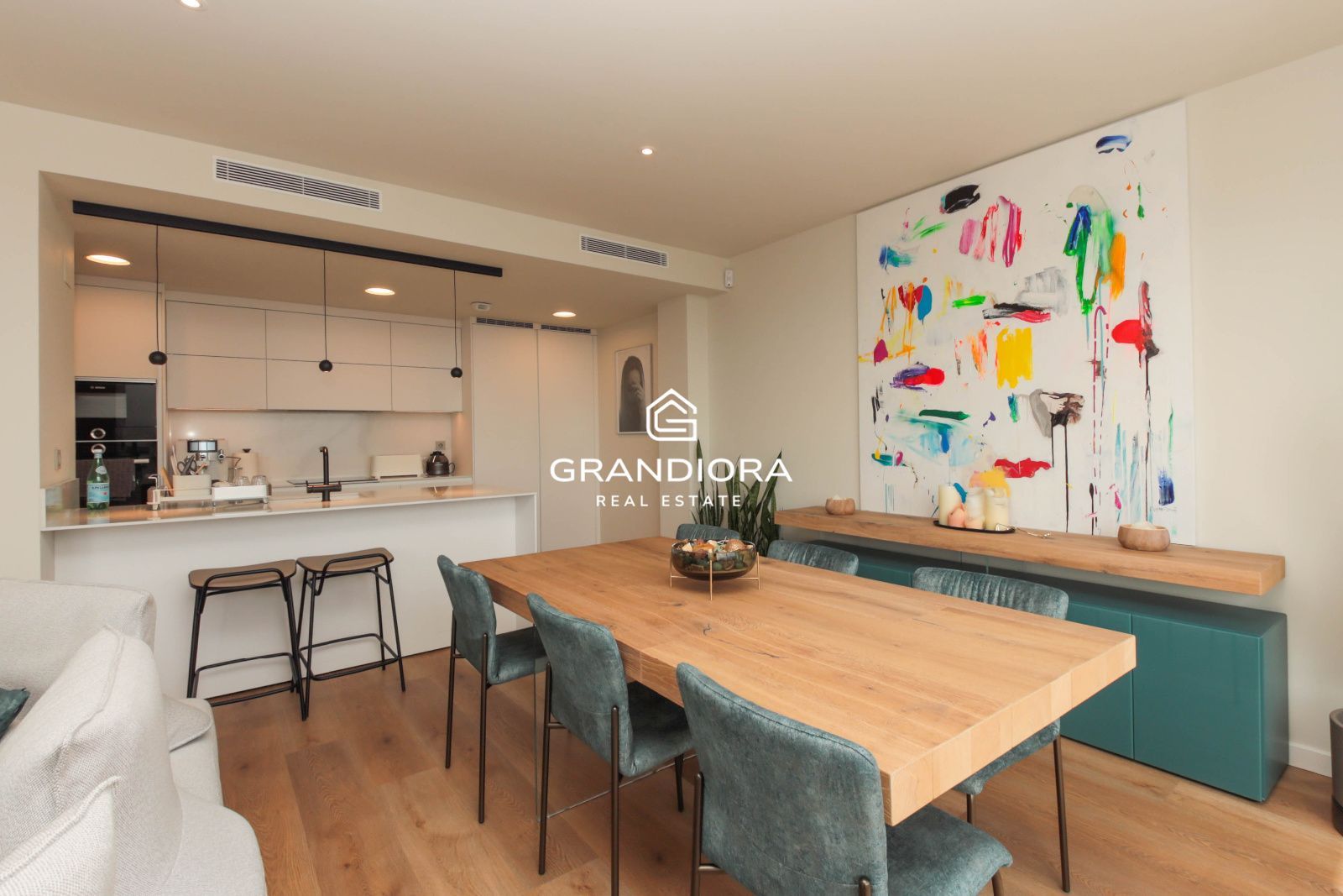 Ático Contemporáneo con Terraza de 40 m² y Vistas al Mediterráneo en La Plana, Sitges - Imagen 9