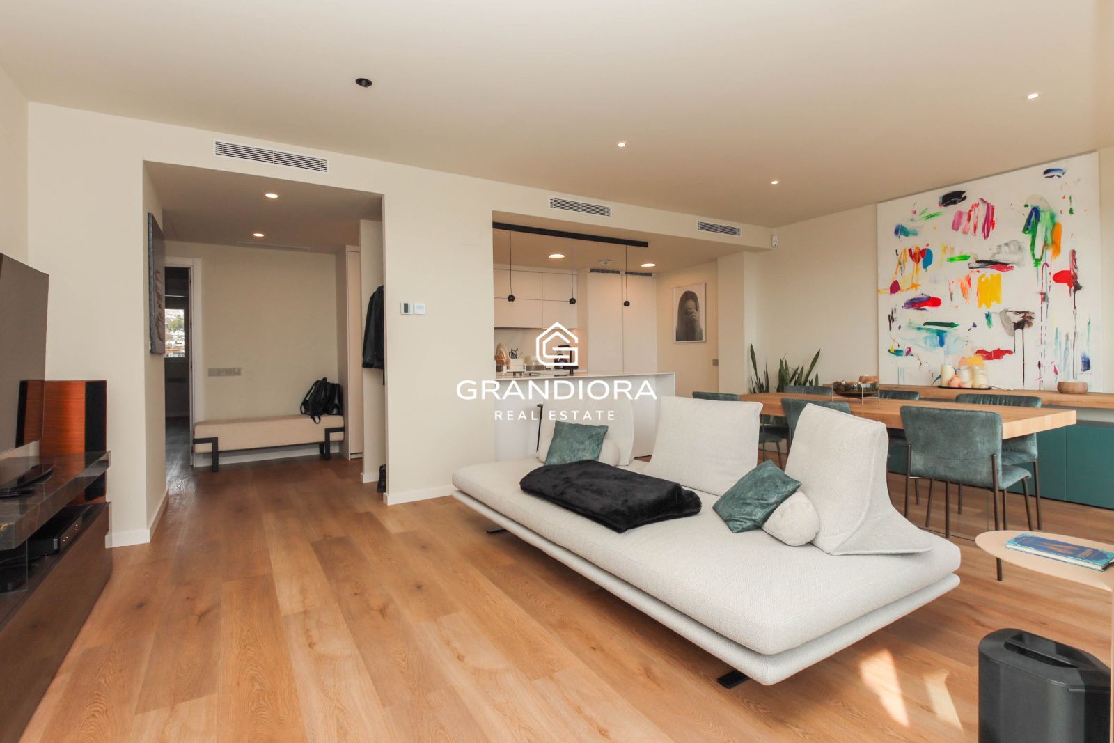 Ático Contemporáneo con Terraza de 40 m² y Vistas al Mediterráneo en La Plana, Sitges - Imagen 13