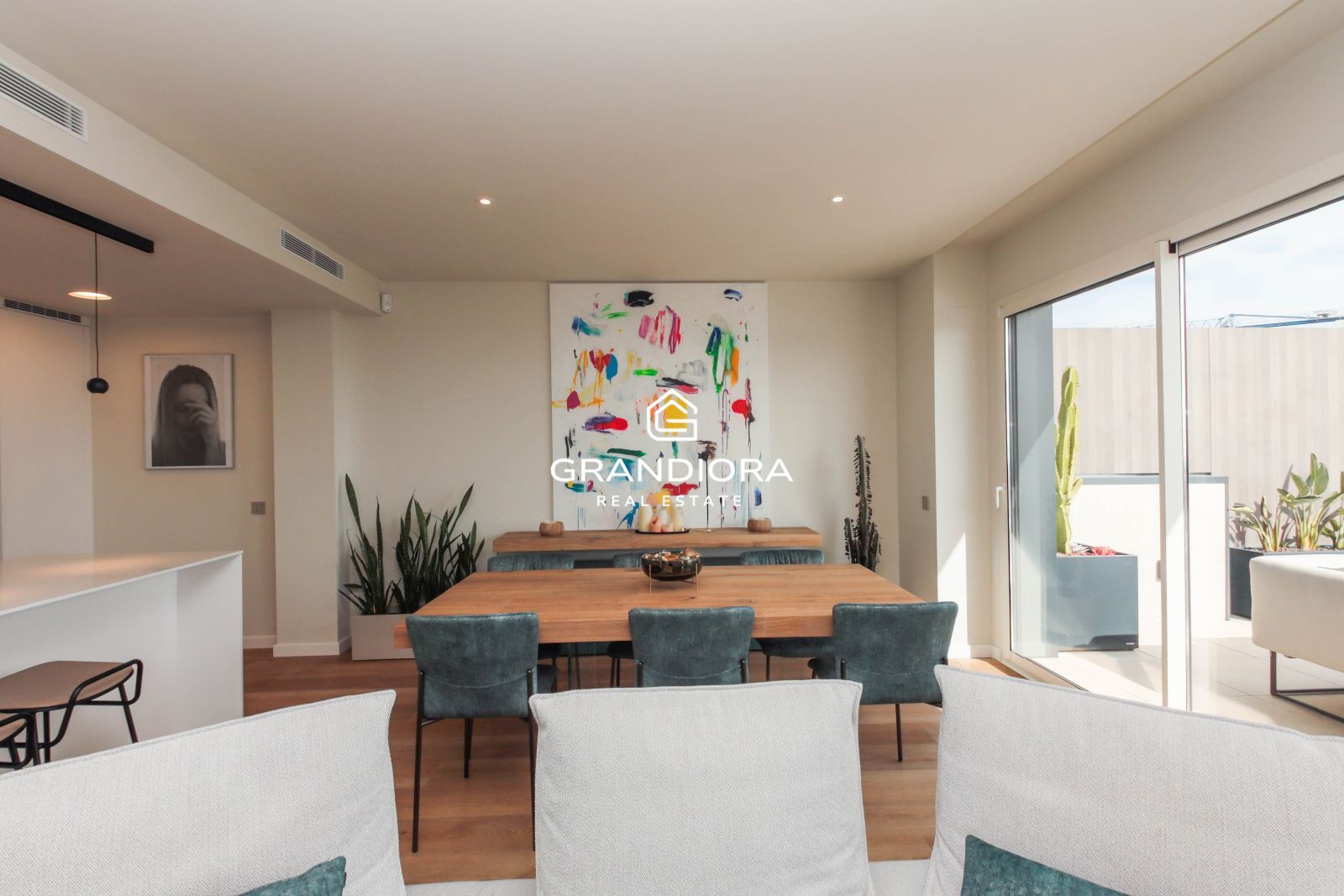 Ático Contemporáneo con Terraza de 40 m² y Vistas al Mediterráneo en La Plana, Sitges - Imagen 14
