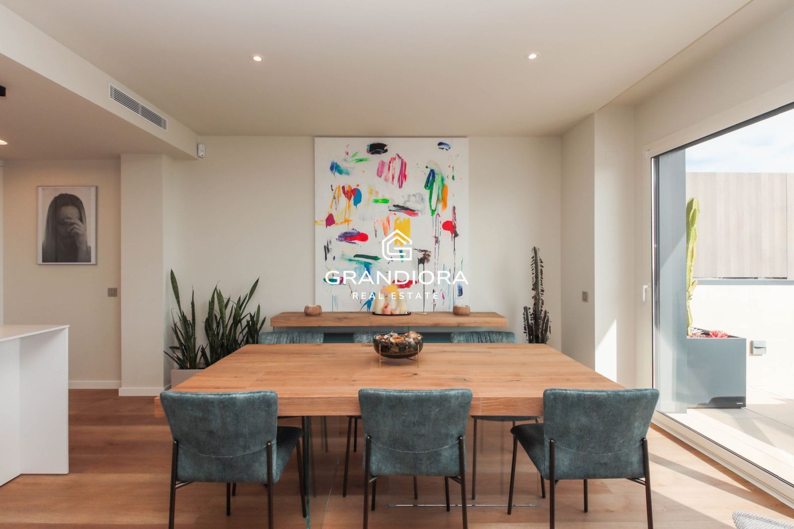 Ático Contemporáneo con Terraza de 40 m² y Vistas al Mediterráneo en La Plana, Sitges - Imagen 16