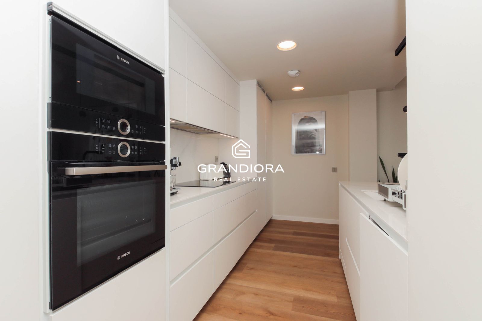 Ático Contemporáneo con Terraza de 40 m² y Vistas al Mediterráneo en La Plana, Sitges - Imagen 19