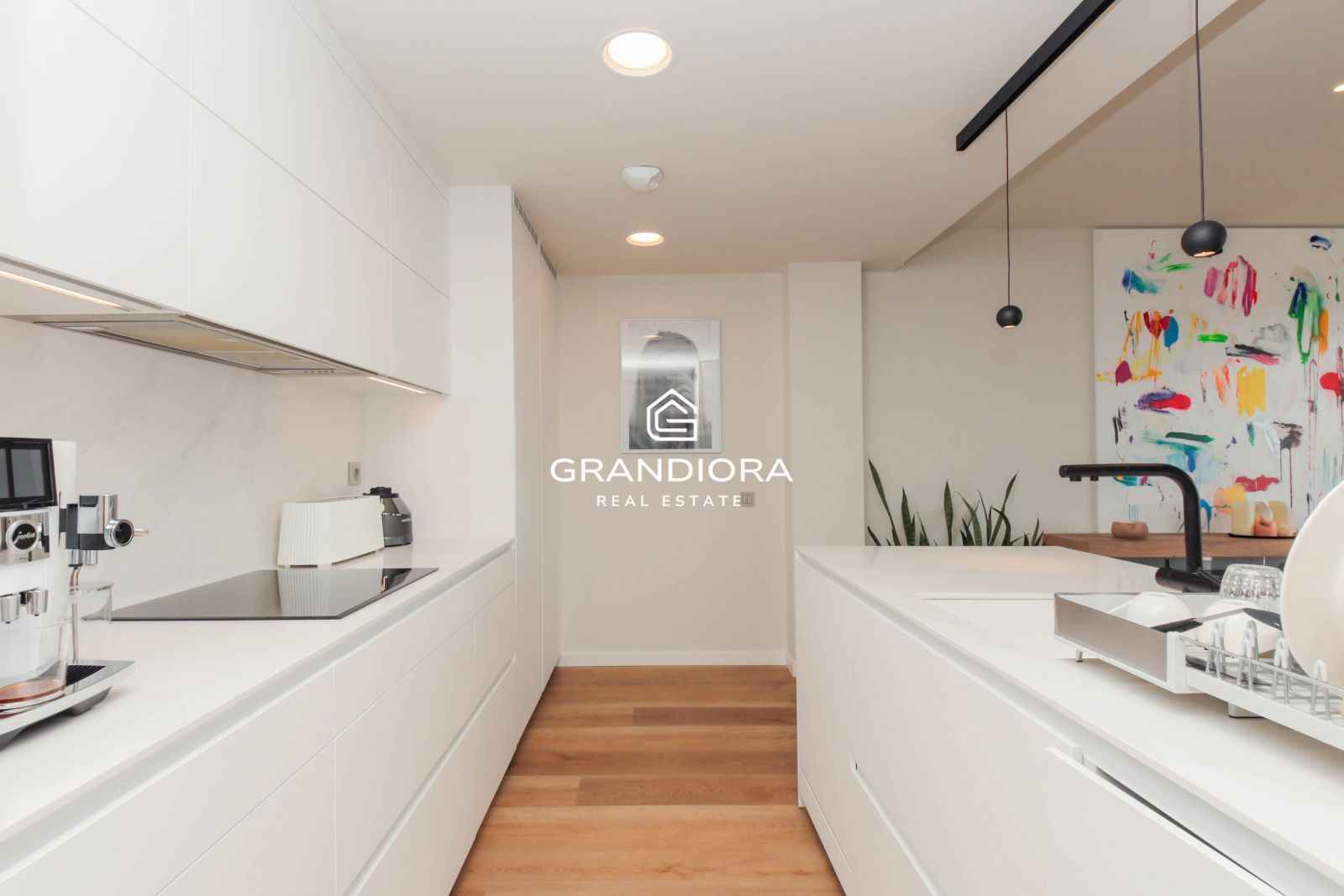 Ático Contemporáneo con Terraza de 40 m² y Vistas al Mediterráneo en La Plana, Sitges - Imagen 20