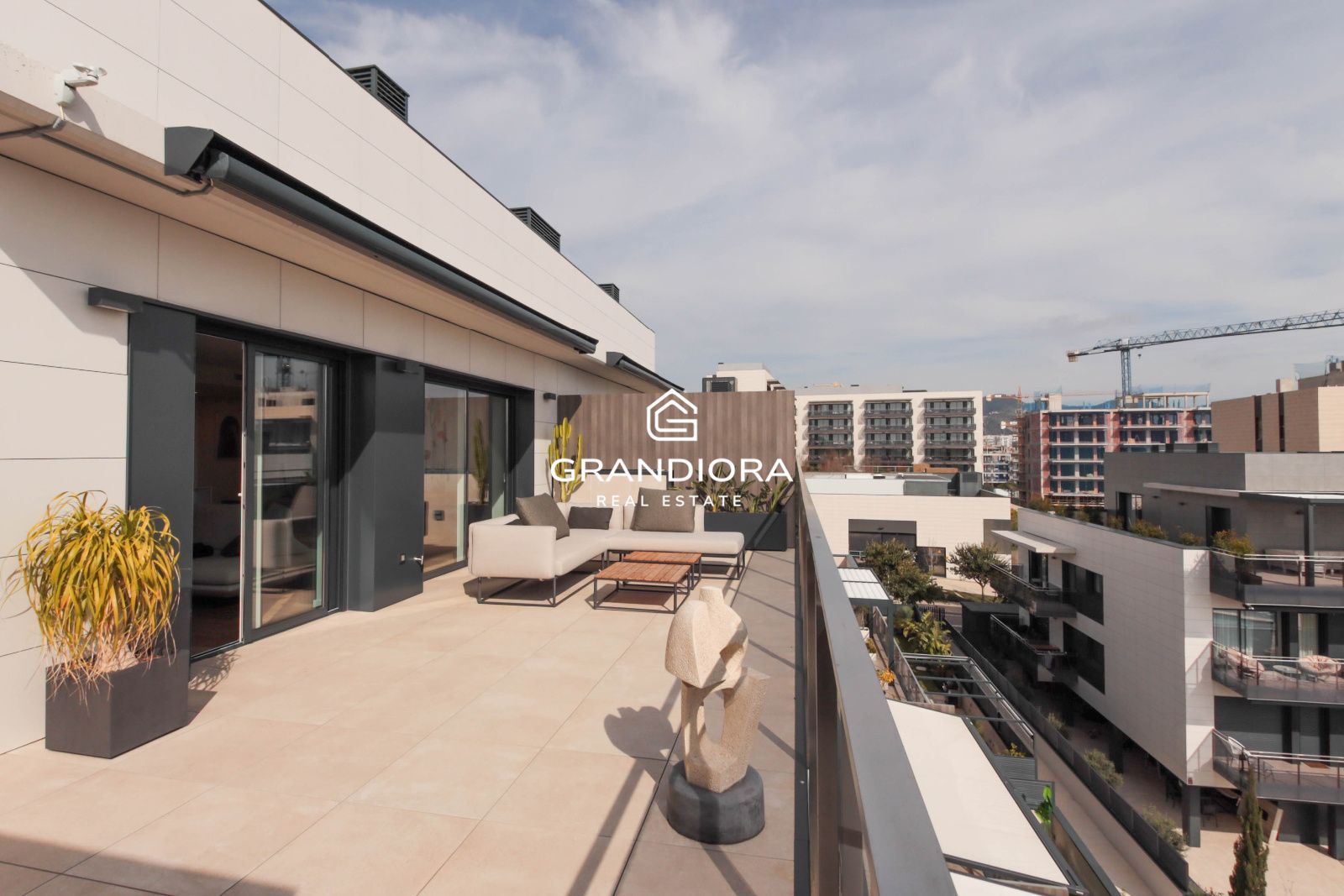 Ático Contemporáneo con Terraza de 40 m² y Vistas al Mediterráneo en La Plana, Sitges - Imagen 21