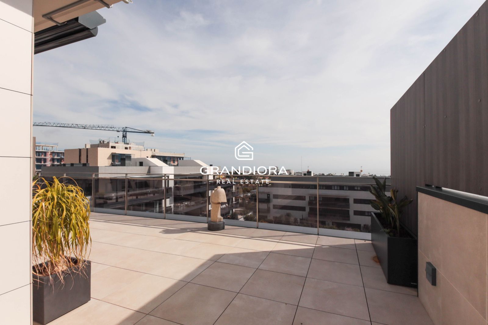 Ático Contemporáneo con Terraza de 40 m² y Vistas al Mediterráneo en La Plana, Sitges - Imagen 25