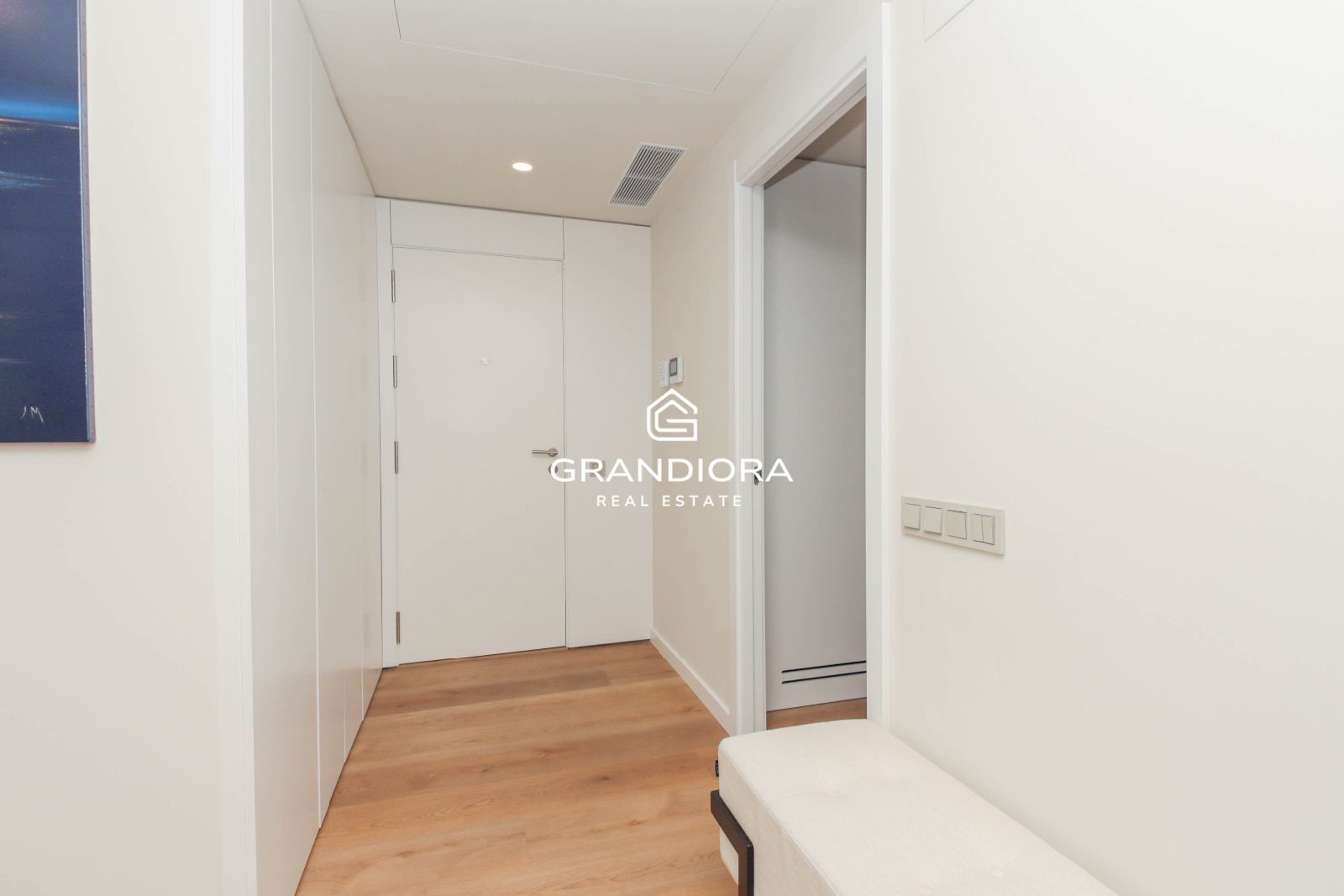 Ático Contemporáneo con Terraza de 40 m² y Vistas al Mediterráneo en La Plana, Sitges - Imagen 27