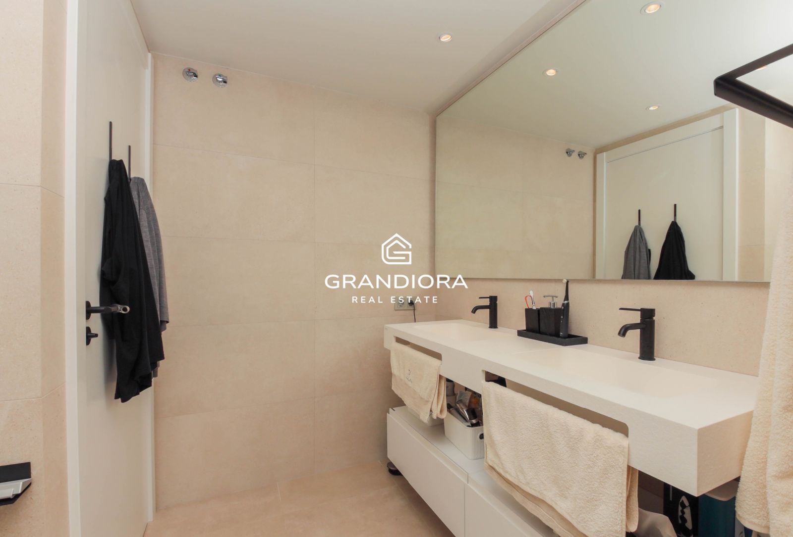 Ático Contemporáneo con Terraza de 40 m² y Vistas al Mediterráneo en La Plana, Sitges - Imagen 31