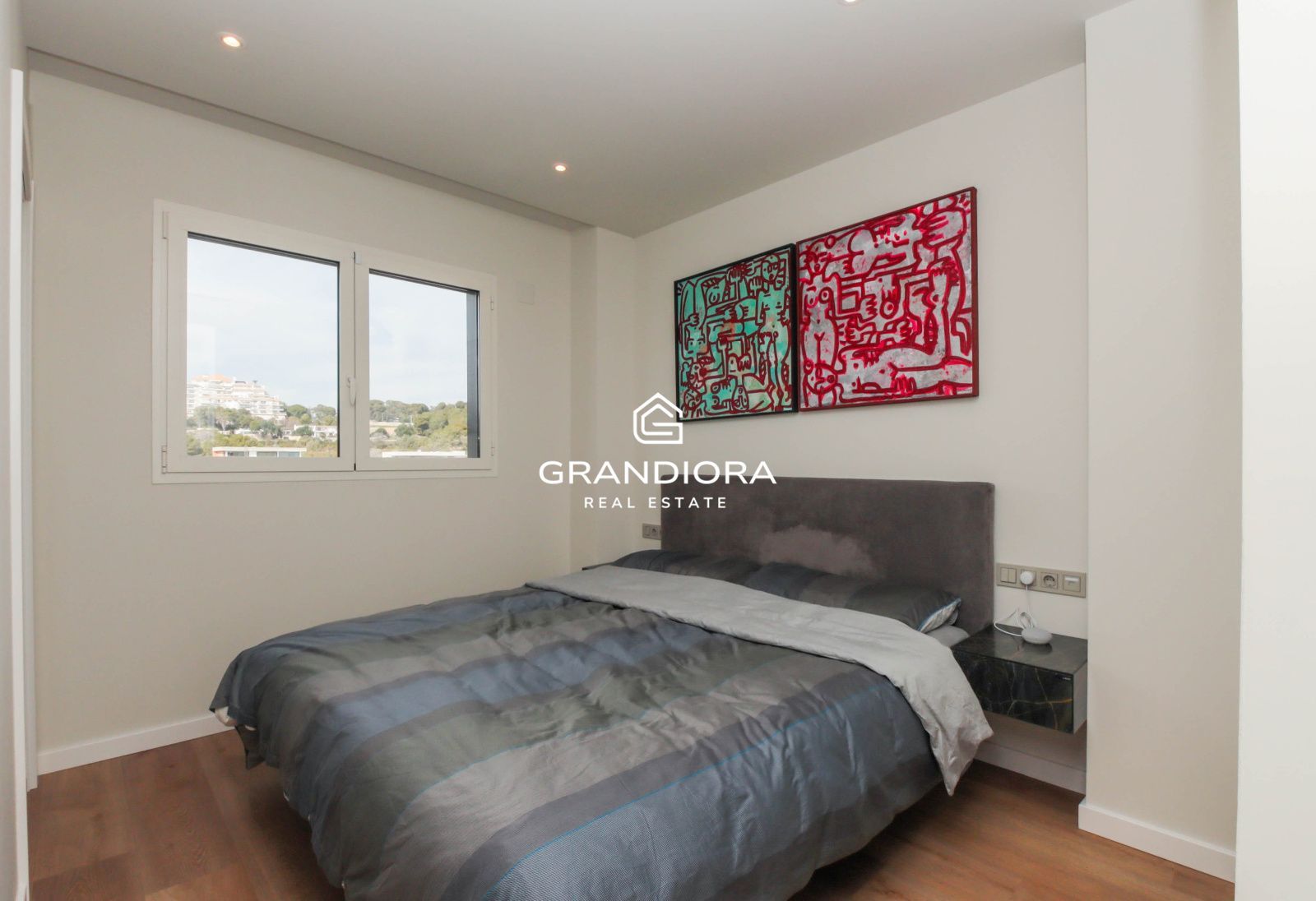 Ático Contemporáneo con Terraza de 40 m² y Vistas al Mediterráneo en La Plana, Sitges - Imagen 34
