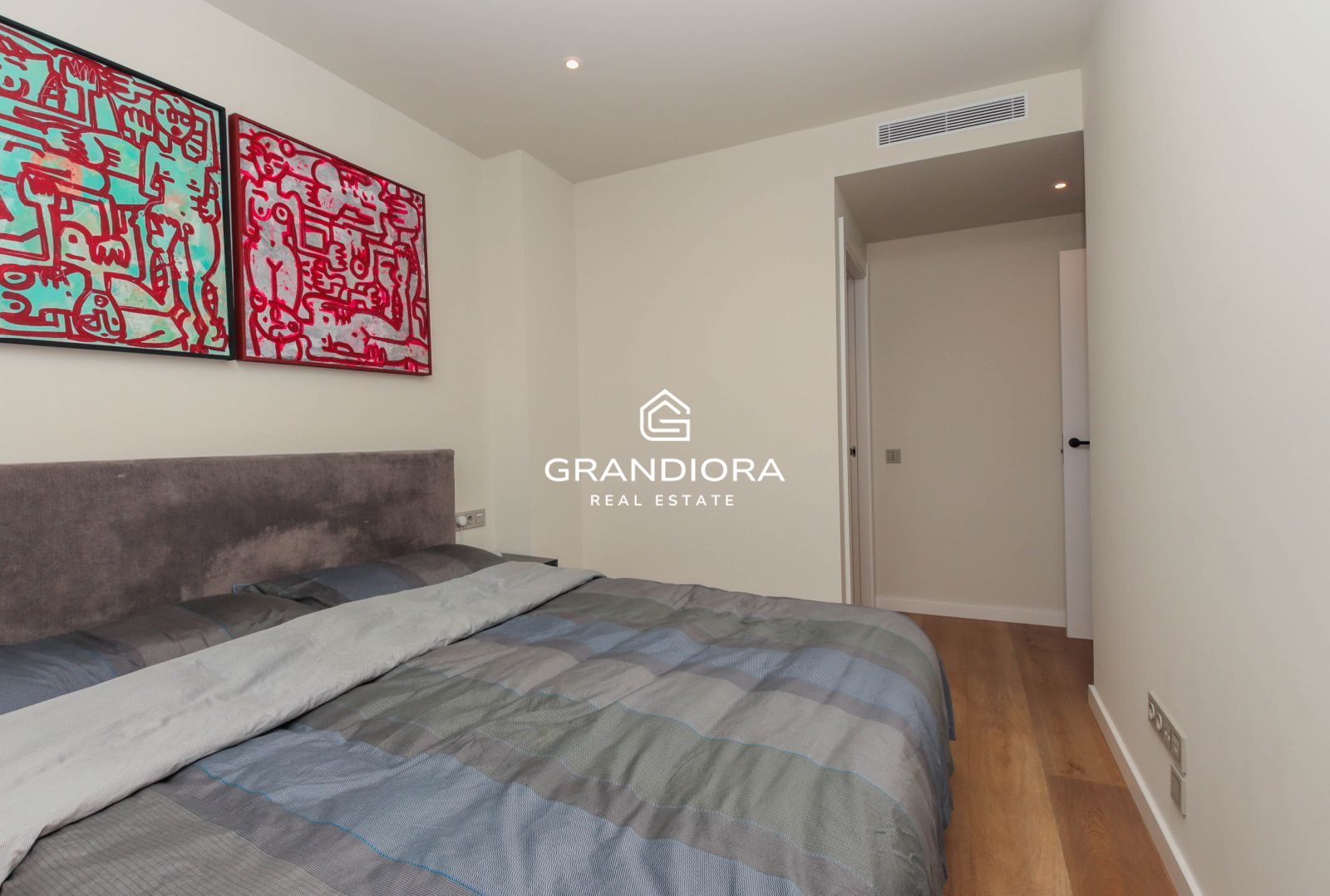 Ático Contemporáneo con Terraza de 40 m² y Vistas al Mediterráneo en La Plana, Sitges - Imagen 36