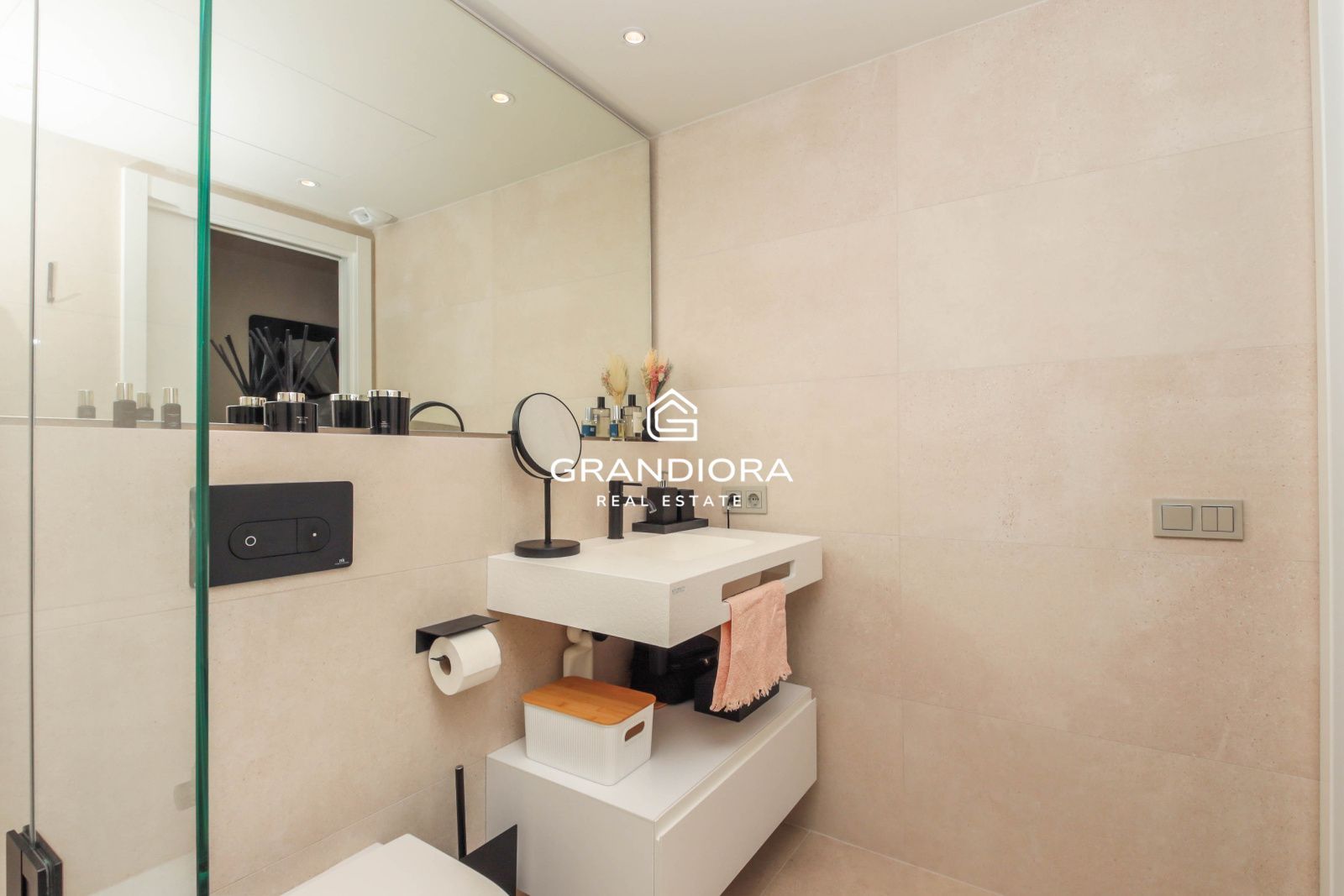 Ático Contemporáneo con Terraza de 40 m² y Vistas al Mediterráneo en La Plana, Sitges - Imagen 40