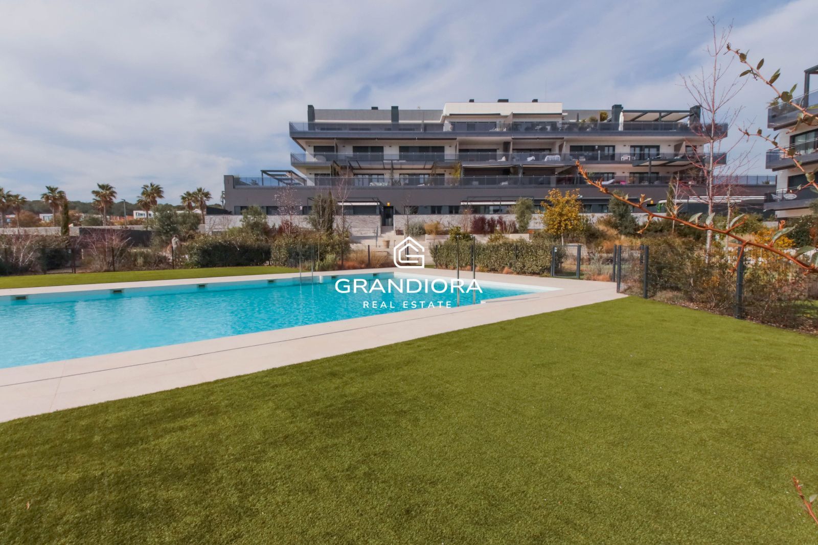 Ático Contemporáneo con Terraza de 40 m² y Vistas al Mediterráneo en La Plana, Sitges - Imagen 48