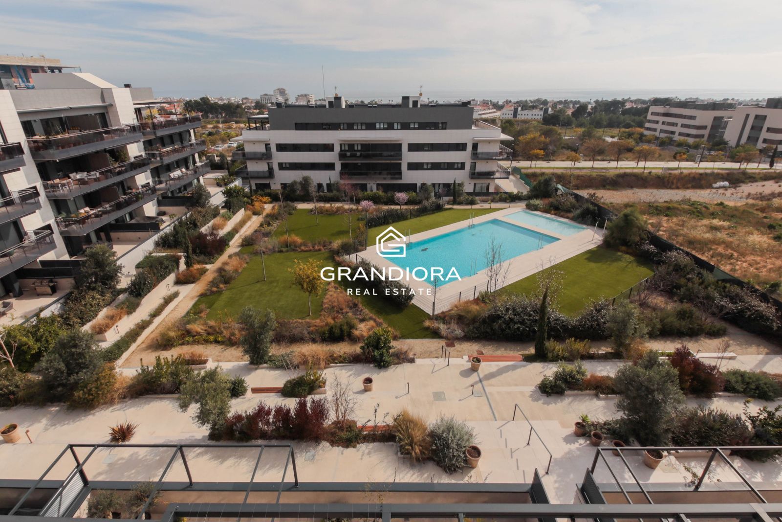 Ático Contemporáneo con Terraza de 40 m² y Vistas al Mediterráneo en La Plana, Sitges - Imagen 49