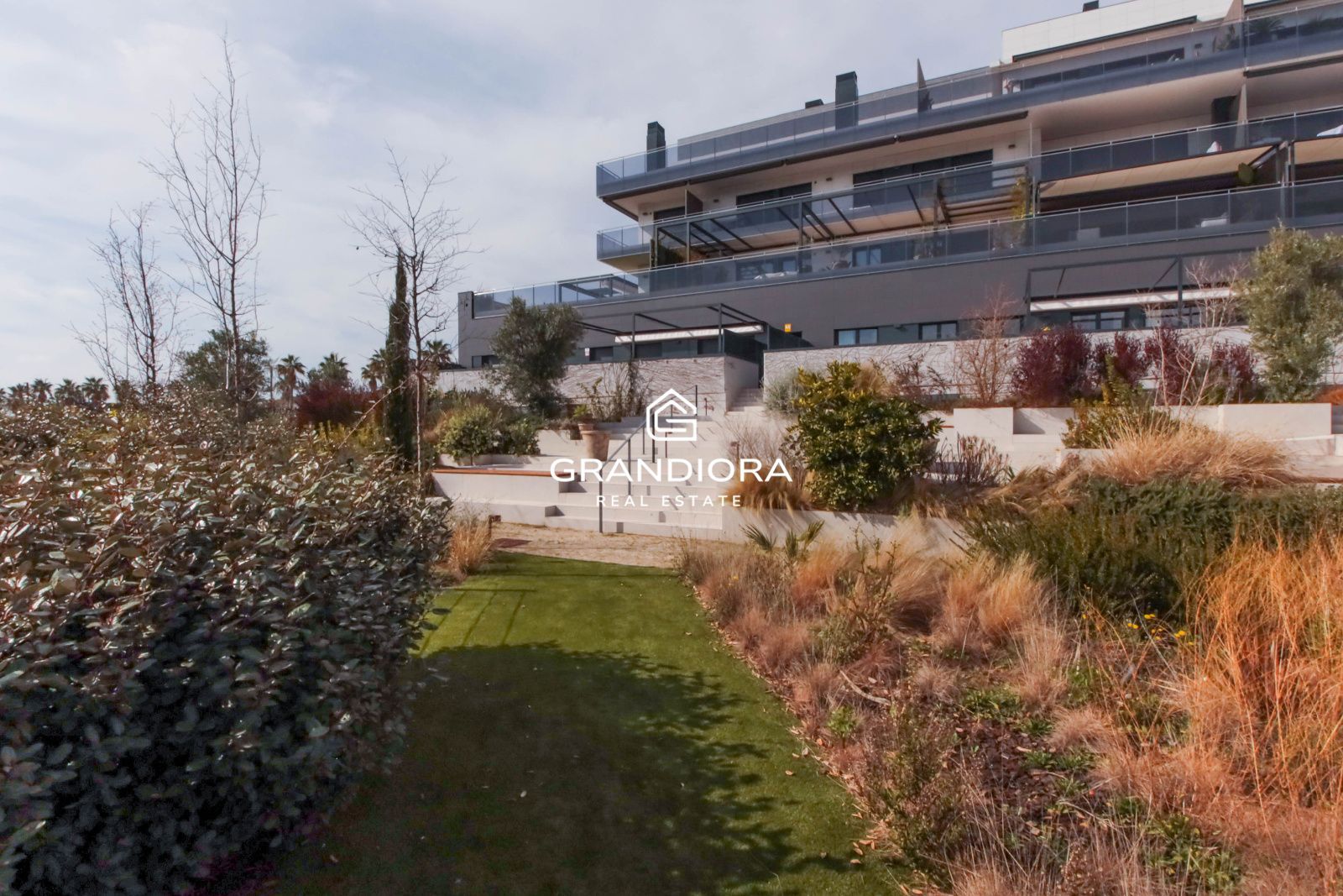 Ático Contemporáneo con Terraza de 40 m² y Vistas al Mediterráneo en La Plana, Sitges - Imagen 51