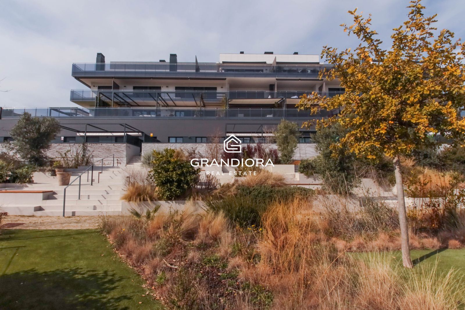 Ático Contemporáneo con Terraza de 40 m² y Vistas al Mediterráneo en La Plana, Sitges - Imagen 52