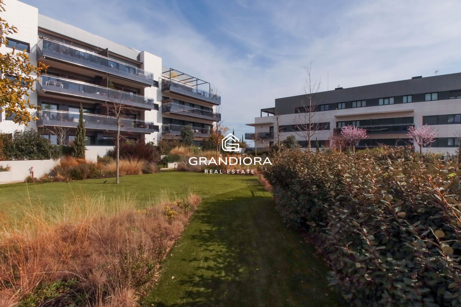 Ático Contemporáneo con Terraza de 40 m² y Vistas al Mediterráneo en La Plana, Sitges - Imagen 53