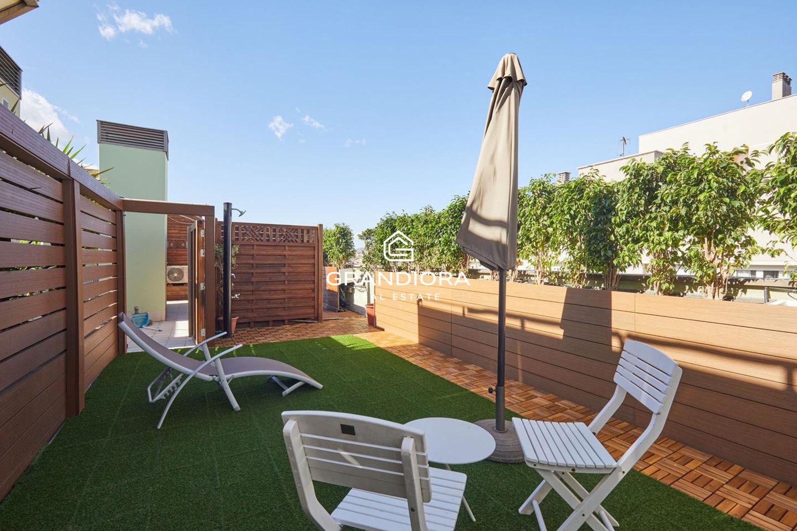 Ático con Solarium Privado a Pasos del Mar y el Port Vell - Imagen 4