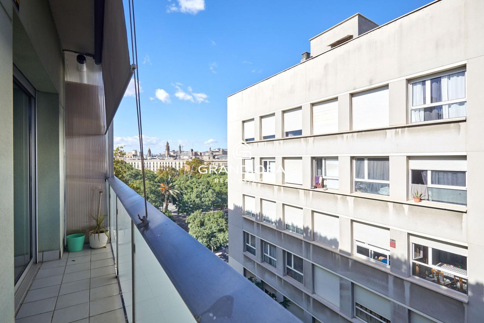 Ático con Solarium Privado a Pasos del Mar y el Port Vell - Imagen 7