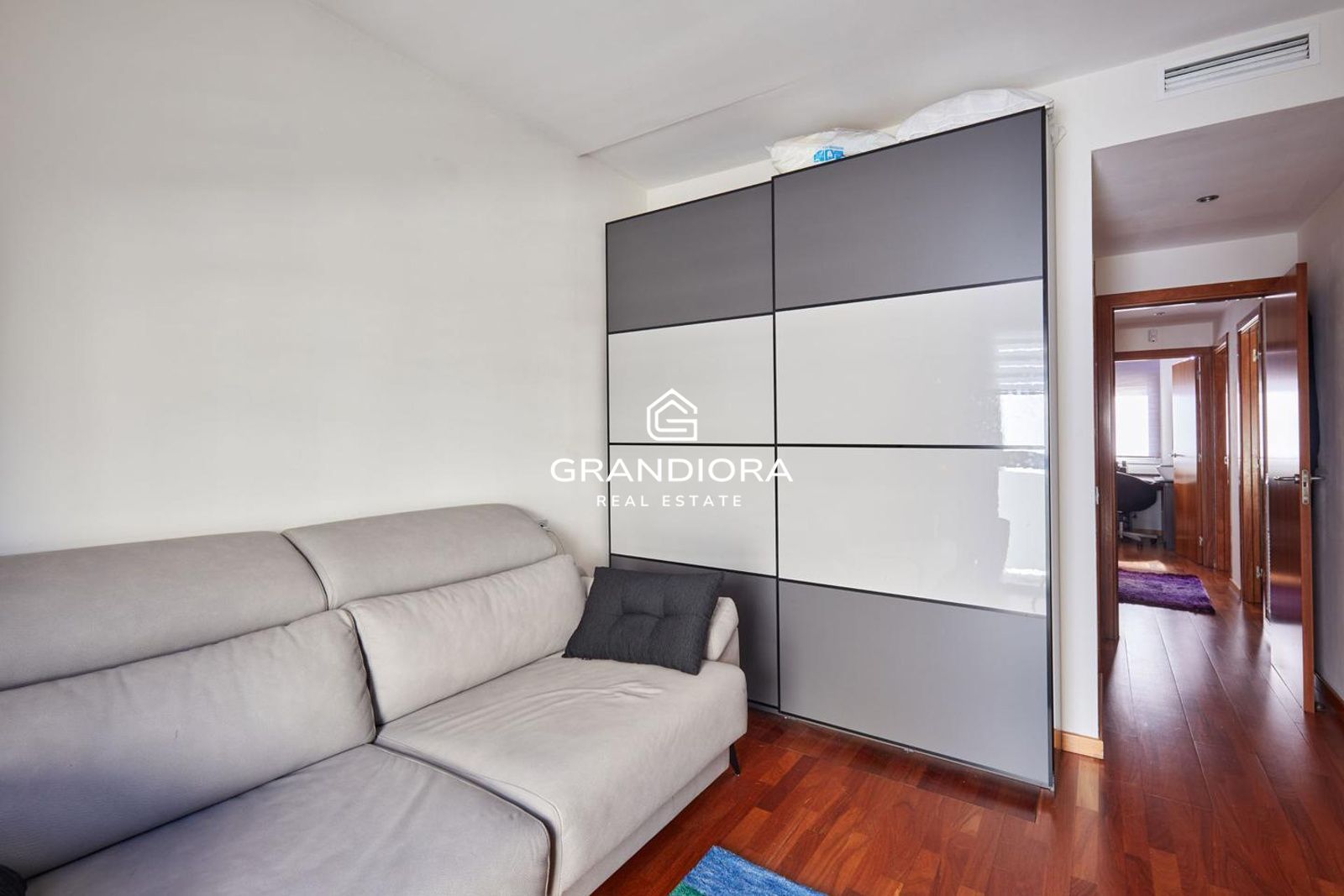 Ático con Solarium Privado a Pasos del Mar y el Port Vell - Imagen 19
