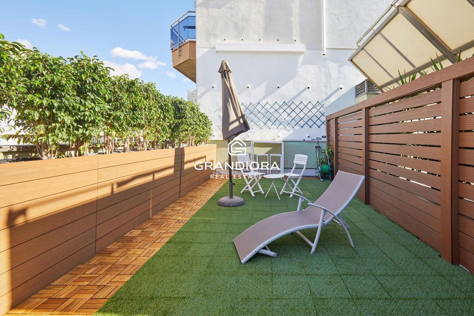 Ático con Solarium Privado a Pasos del Mar y el Port Vell - Imagen 2