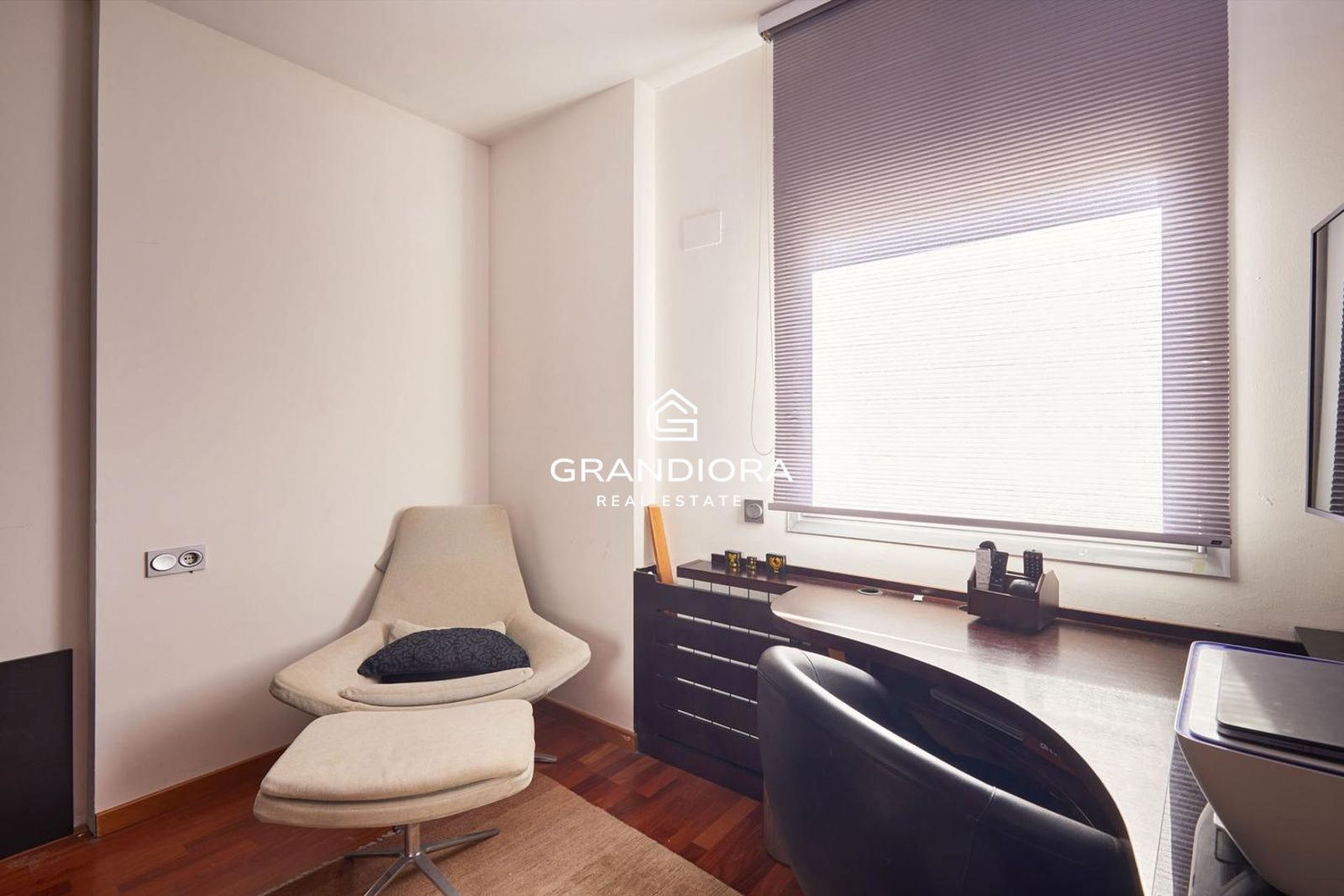 Ático con Solarium Privado a Pasos del Mar y el Port Vell - Imagen 20