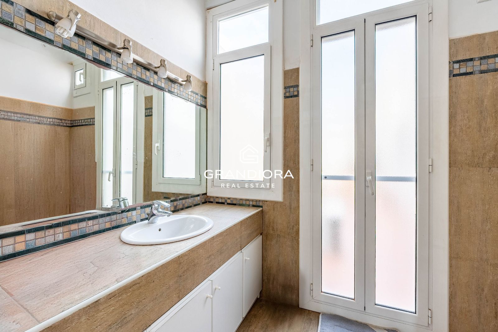 Activo Patrimonial en Primera Línea: Residencia Señorial a  15 Minutos de Barcelona - Imagen 23