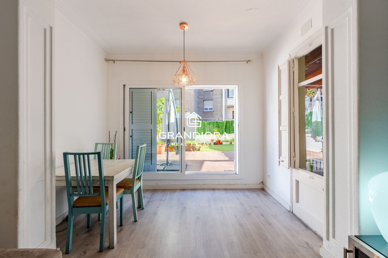 Finca Regia con Jardín Privado en el Eixample Esquerra - Imagen 10
