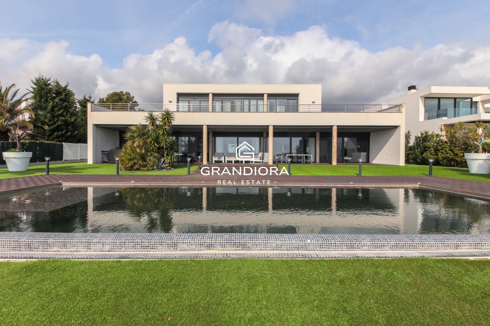 Impresionante casa independiente con vistas panorámicas al mar y 546 m²