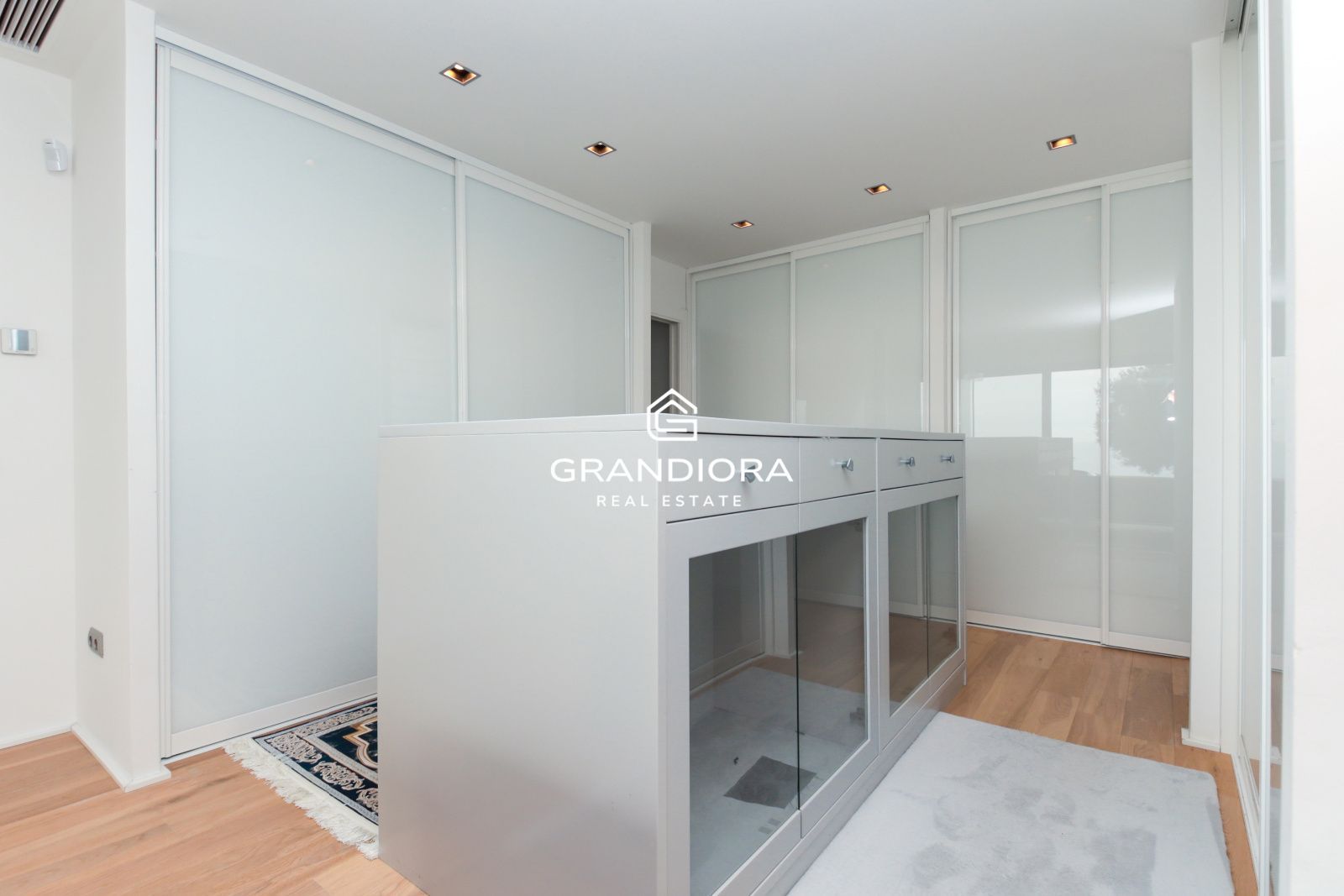 Impresionante casa independiente con vistas panorámicas al mar y 546 m² - Imagen 28