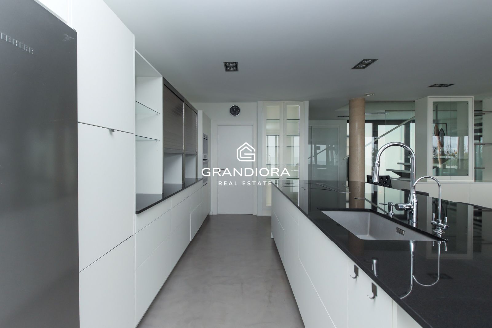 Impresionante casa independiente con vistas panorámicas al mar y 546 m² - Imagen 15