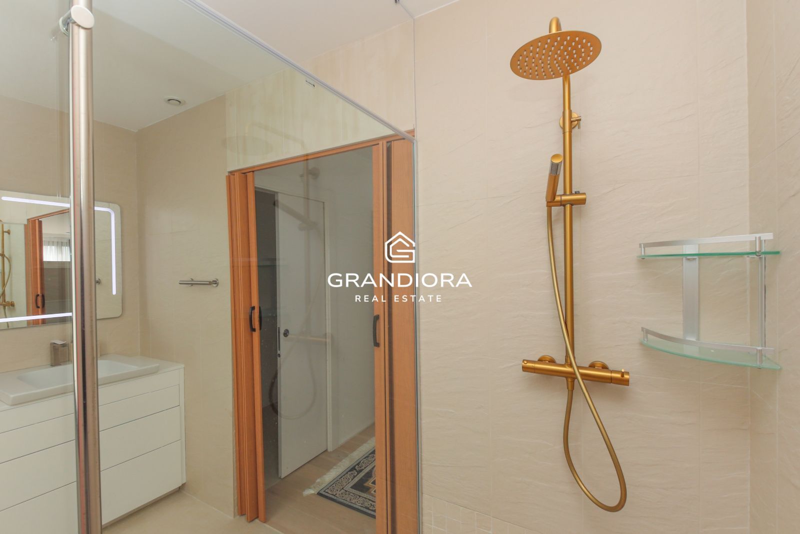 Impresionante casa independiente con vistas panorámicas al mar y 546 m² - Imagen 53
