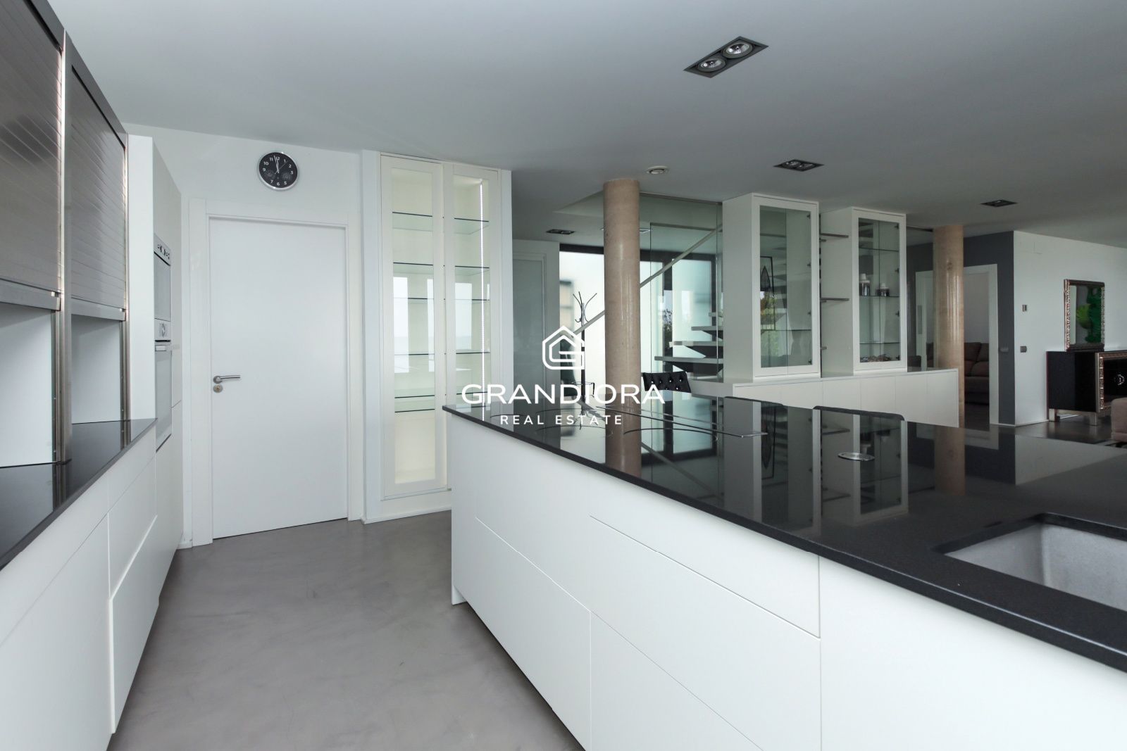 Impresionante casa independiente con vistas panorámicas al mar y 546 m² - Imagen 13