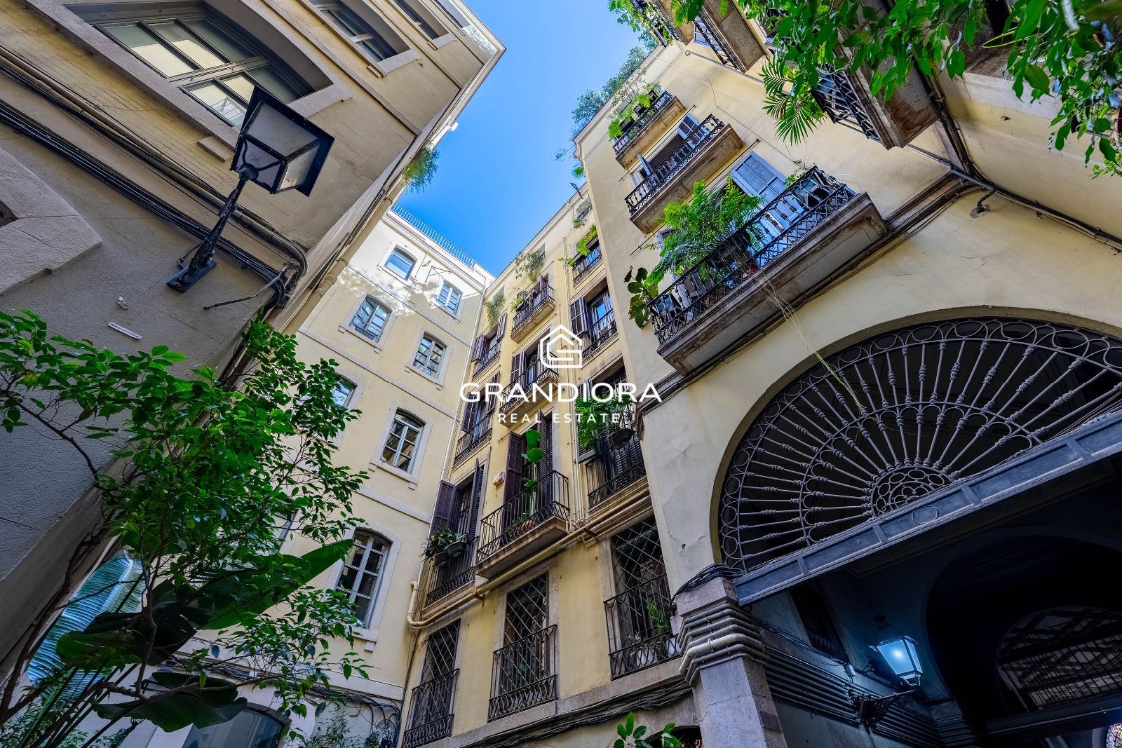 Penthouse Estilo Loft NY en el Passatge Sert: Un Escenario de Vanguardia e Historia en la Dreta de l’Eixample - Imagen 2